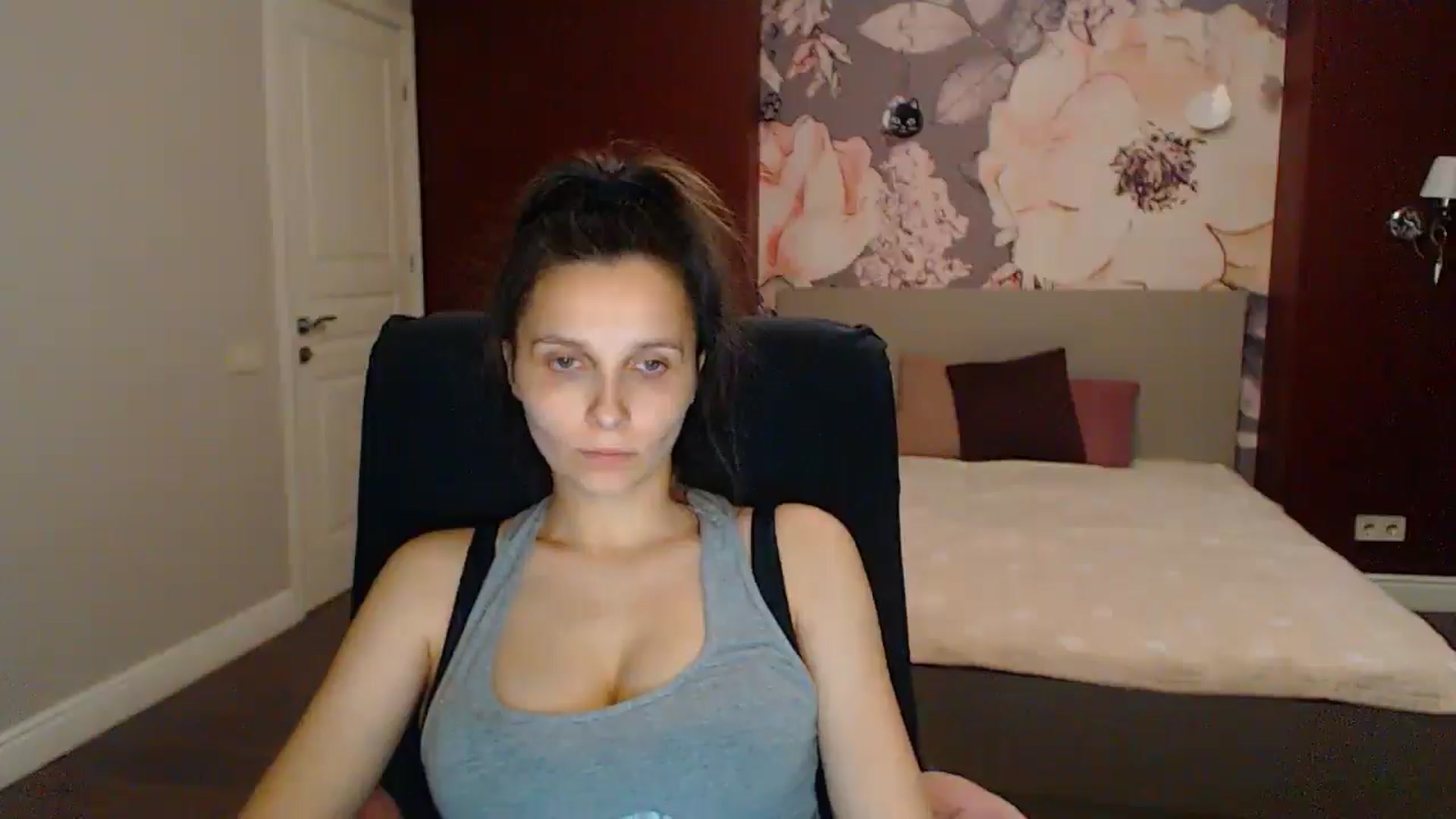 Gallery image thumbnail from Karina_Mils's myfreecams stream on, 07/12/2025, 18:34 image 16 of 20