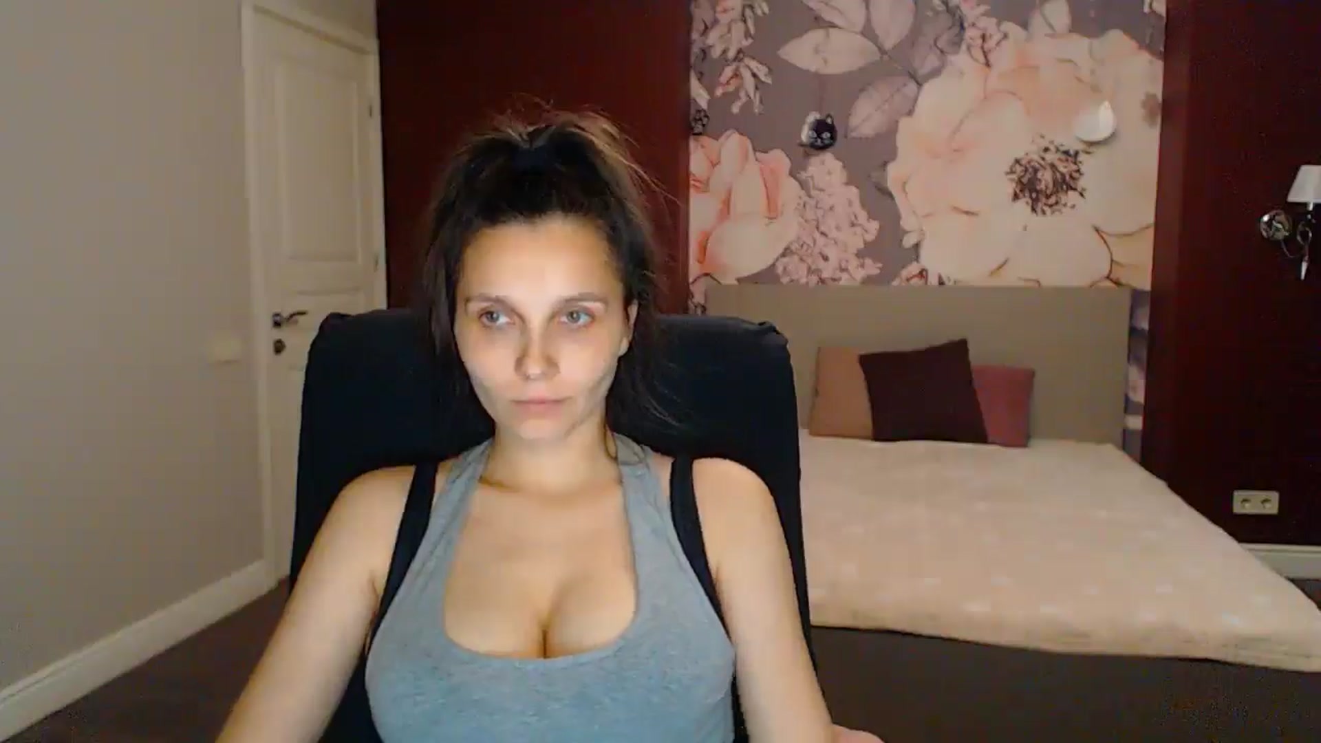 Gallery image thumbnail from Karina_Mils's myfreecams stream on, 07/12/2025, 18:34 image 5 of 20