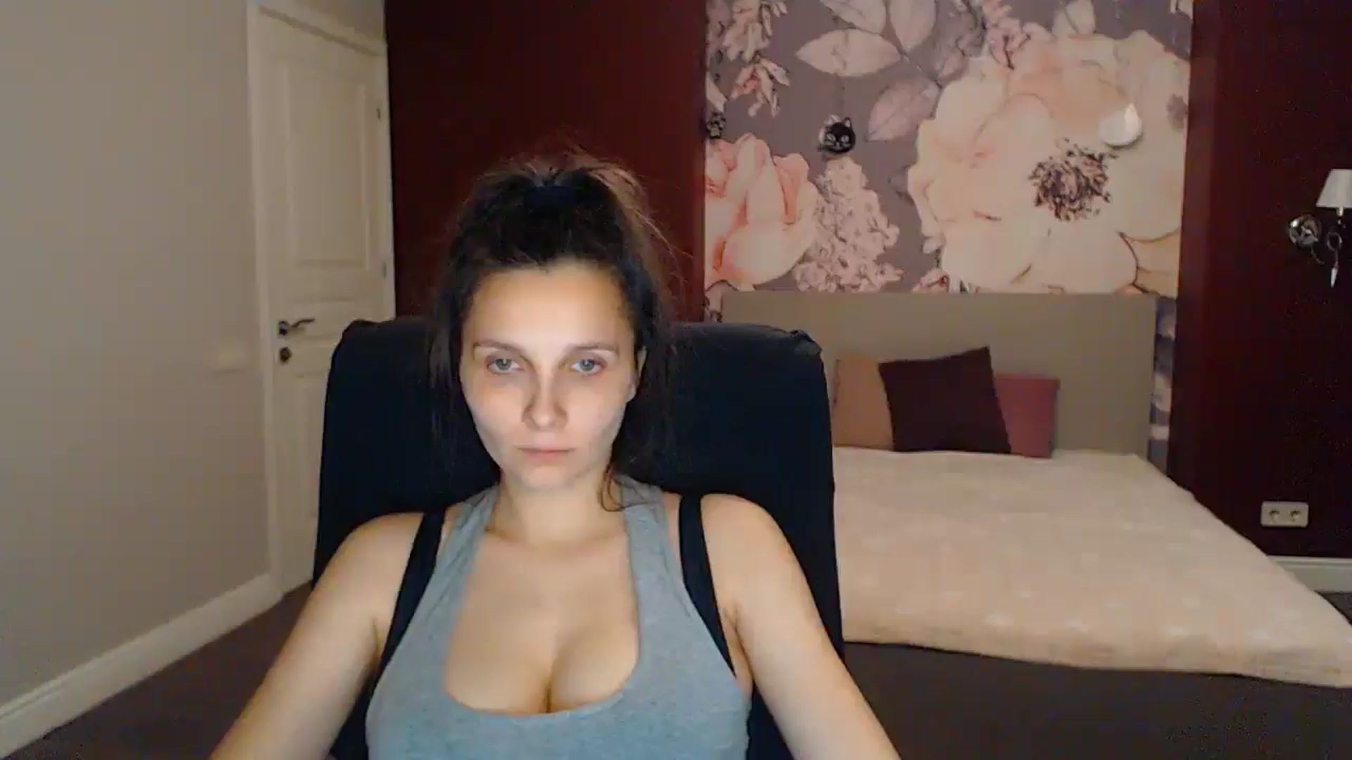 Gallery image thumbnail from Karina_Mils's myfreecams stream on, 07/12/2025, 18:34 image 13 of 20