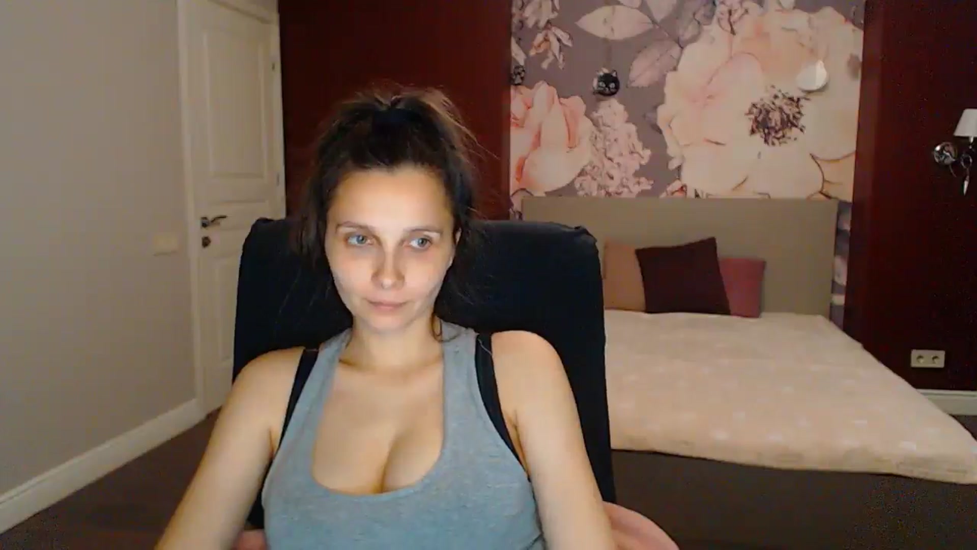 Gallery image thumbnail from Karina_Mils's myfreecams stream on, 07/12/2025, 18:34 image 3 of 20