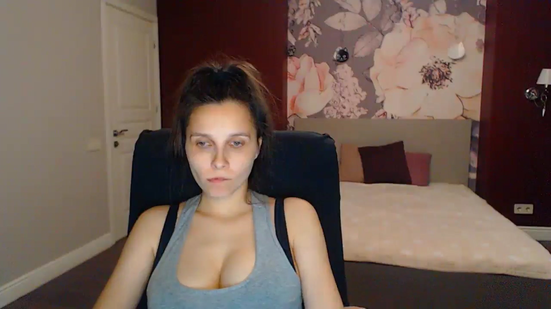 Gallery image thumbnail from Karina_Mils's myfreecams stream on, 07/12/2025, 18:34 image 10 of 20