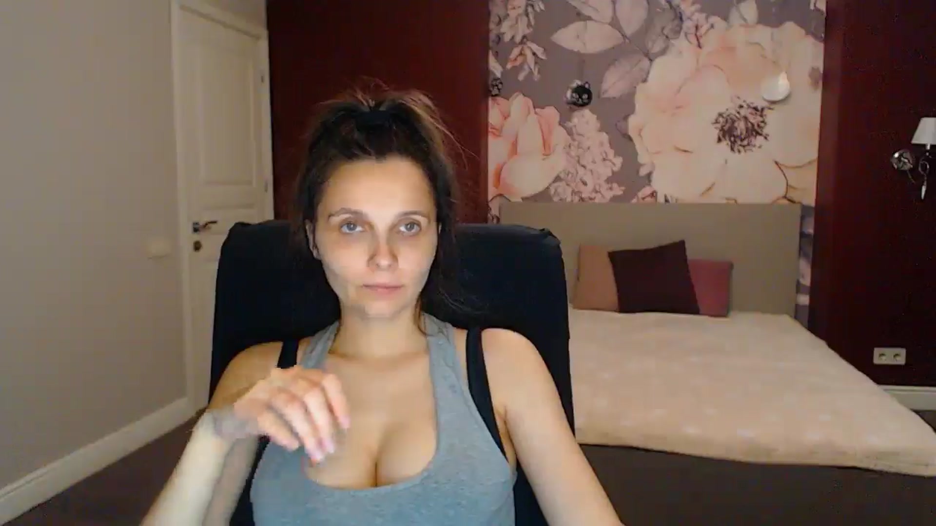 Gallery image thumbnail from Karina_Mils's myfreecams stream on, 07/12/2025, 18:34 image 7 of 20