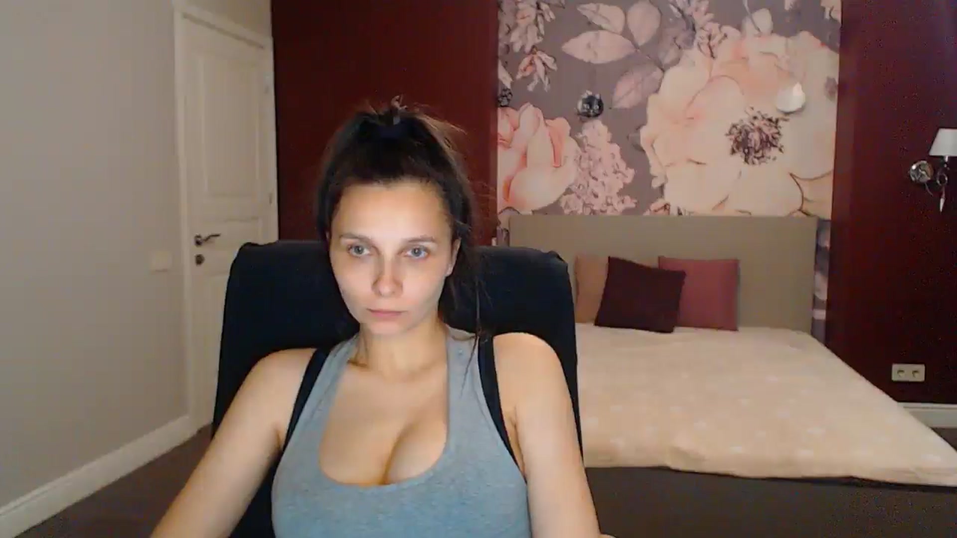 Gallery image thumbnail from Karina_Mils's myfreecams stream on, 07/13/2025, 17:40 image 6 of 20