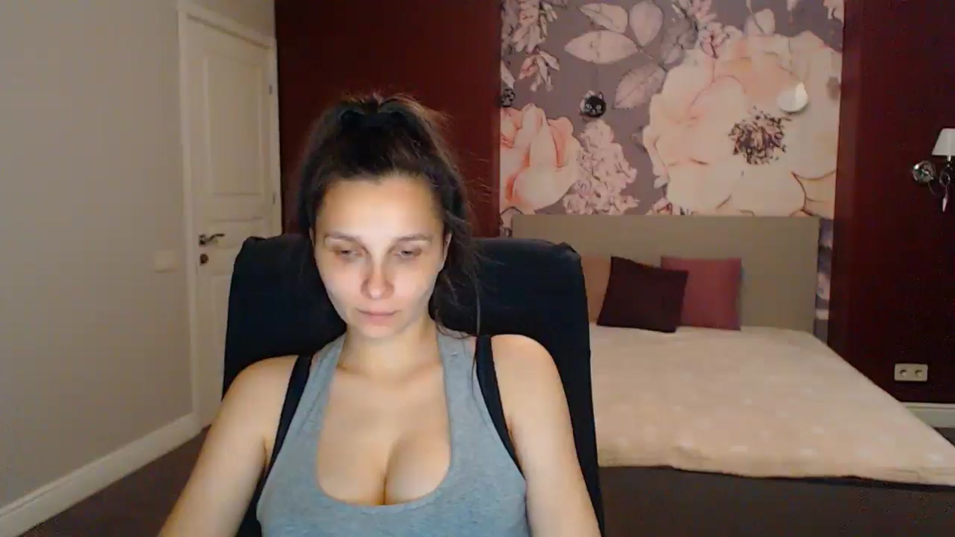 Gallery image thumbnail from Karina_Mils's myfreecams stream on, 07/13/2025, 17:40 image 17 of 20