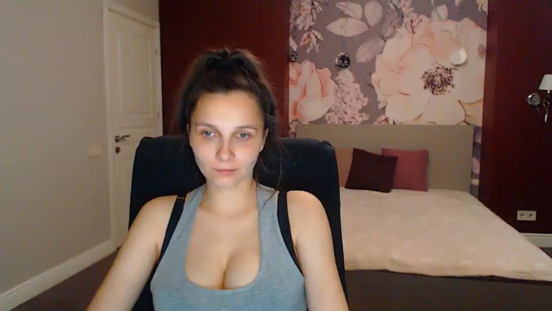 Gallery image thumbnail from Karina_Mils's myfreecams stream on, 07/13/2025, 17:40 image 14 of 20