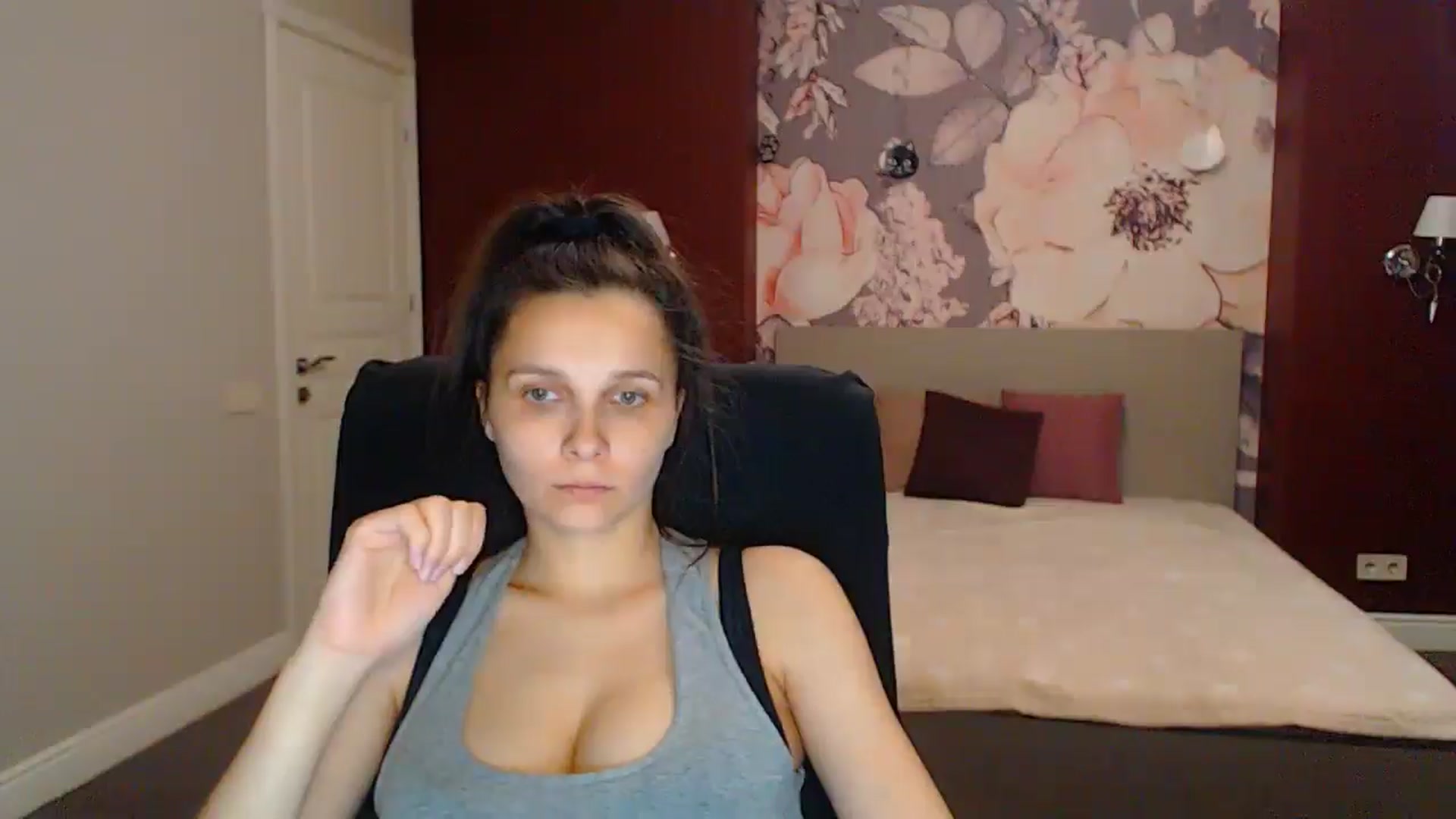 Gallery image thumbnail from Karina_Mils's myfreecams stream on, 07/13/2025, 17:40 image 12 of 20