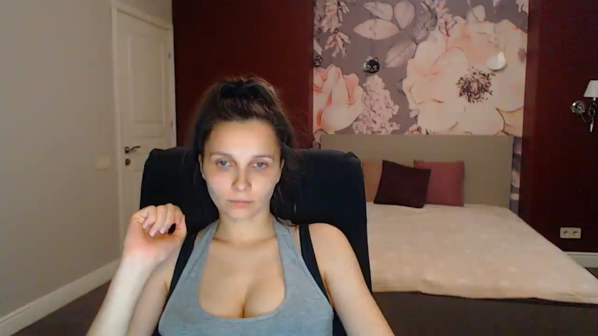 Gallery image thumbnail from Karina_Mils's myfreecams stream on, 07/13/2025, 17:40 image 19 of 20