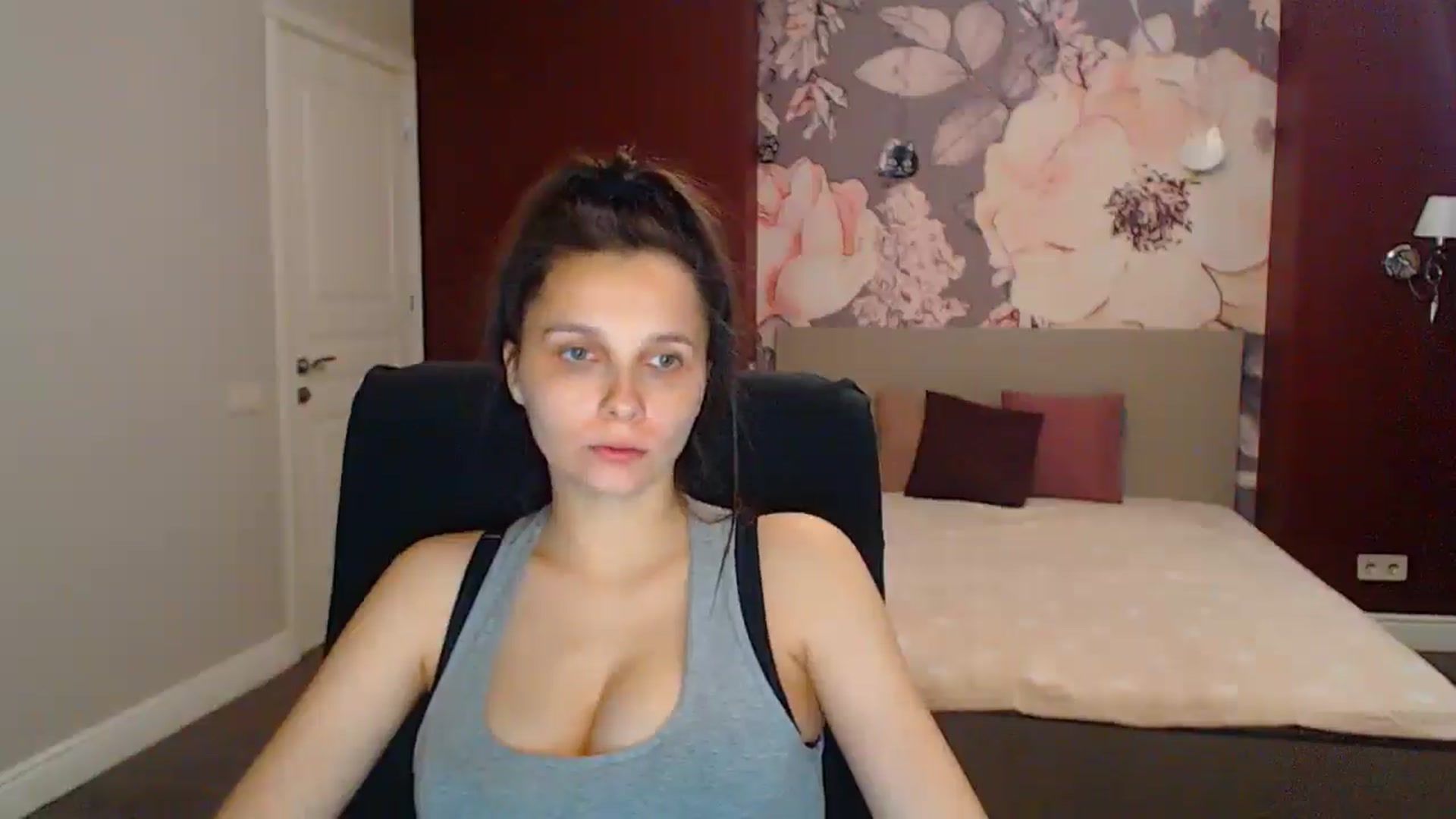 Gallery image thumbnail from Karina_Mils's myfreecams stream on, 07/13/2025, 17:40 image 4 of 20