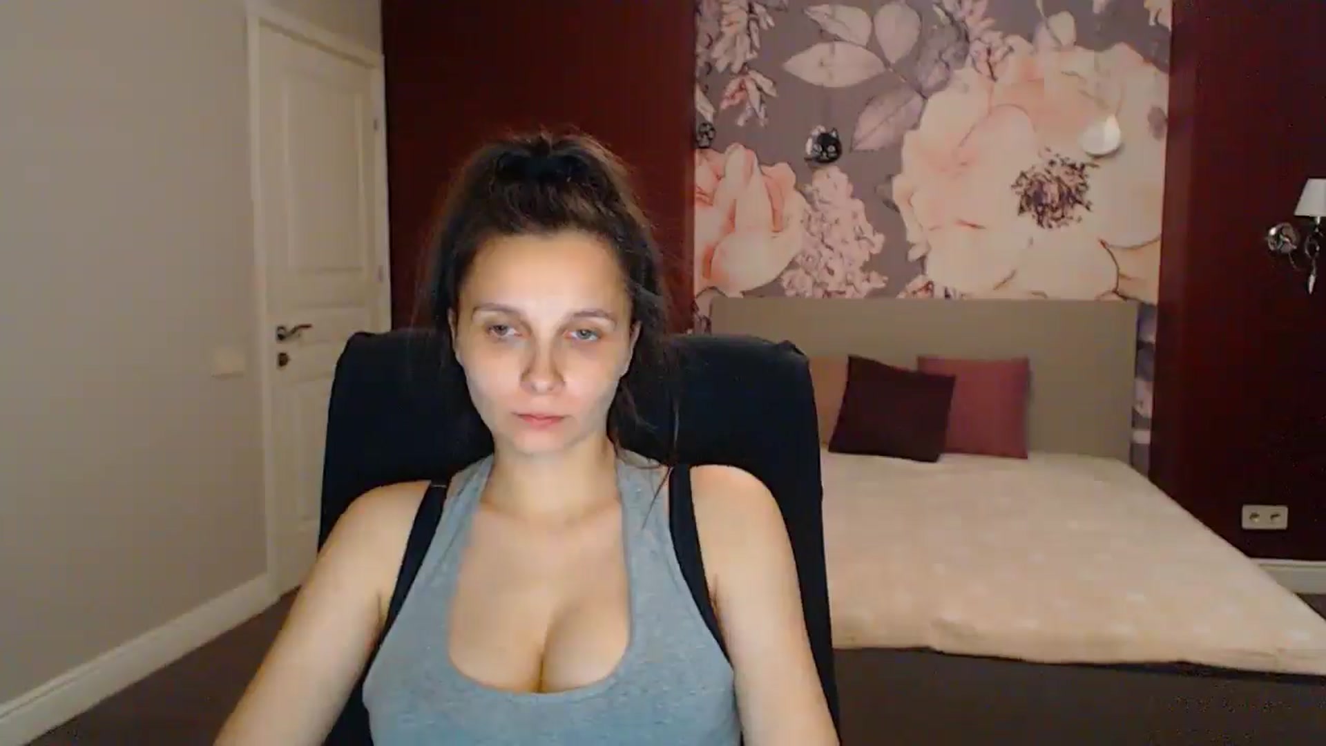 Gallery image thumbnail from Karina_Mils's myfreecams stream on, 07/13/2025, 17:40 image 16 of 20