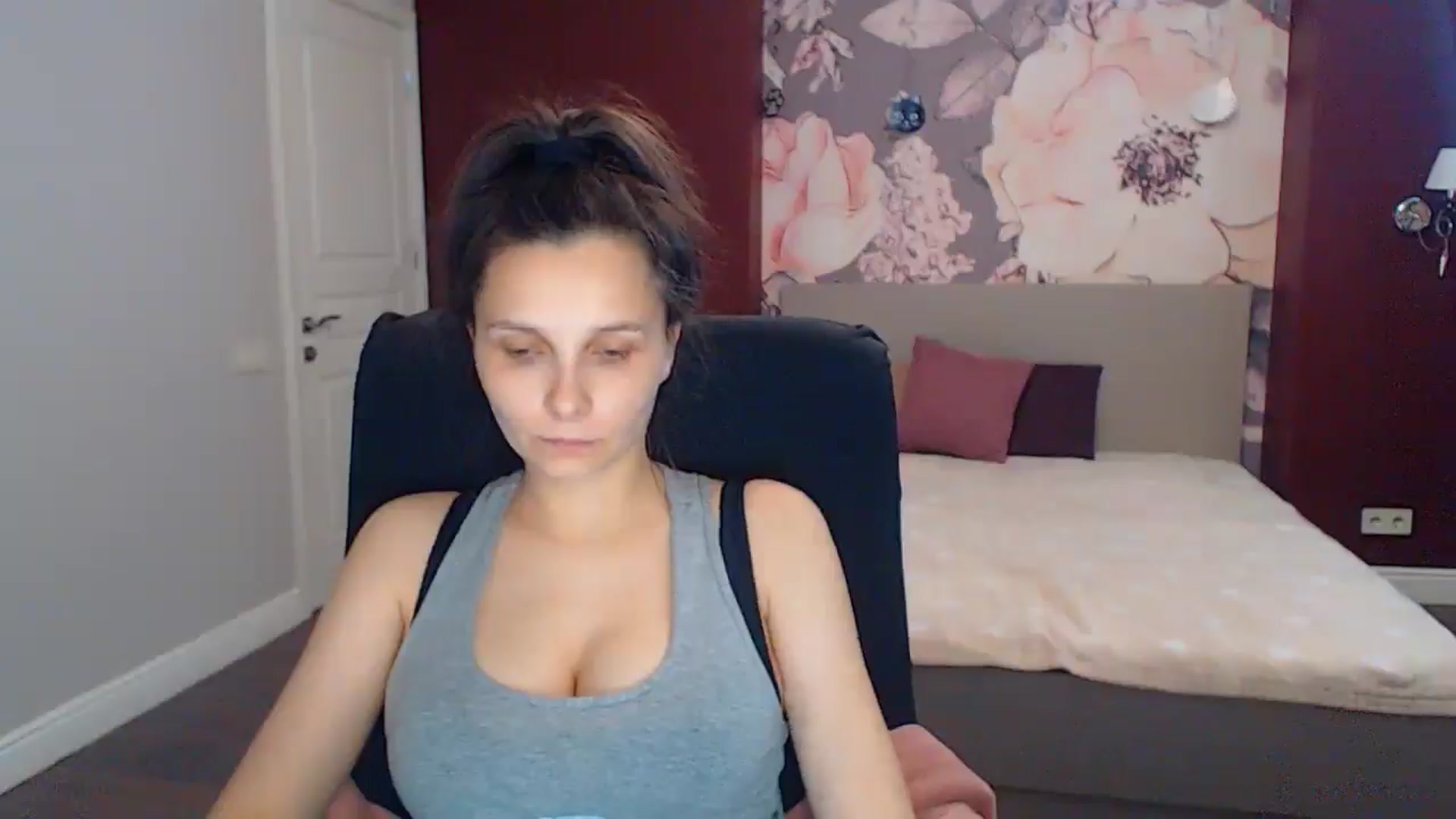Gallery image thumbnail from Karina_Mils's myfreecams stream on, 07/14/2025, 10:43 image 6 of 20