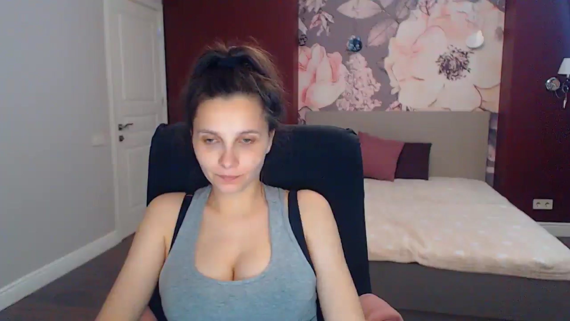Gallery image thumbnail from Karina_Mils's myfreecams stream on, 07/14/2025, 10:43 image 12 of 20