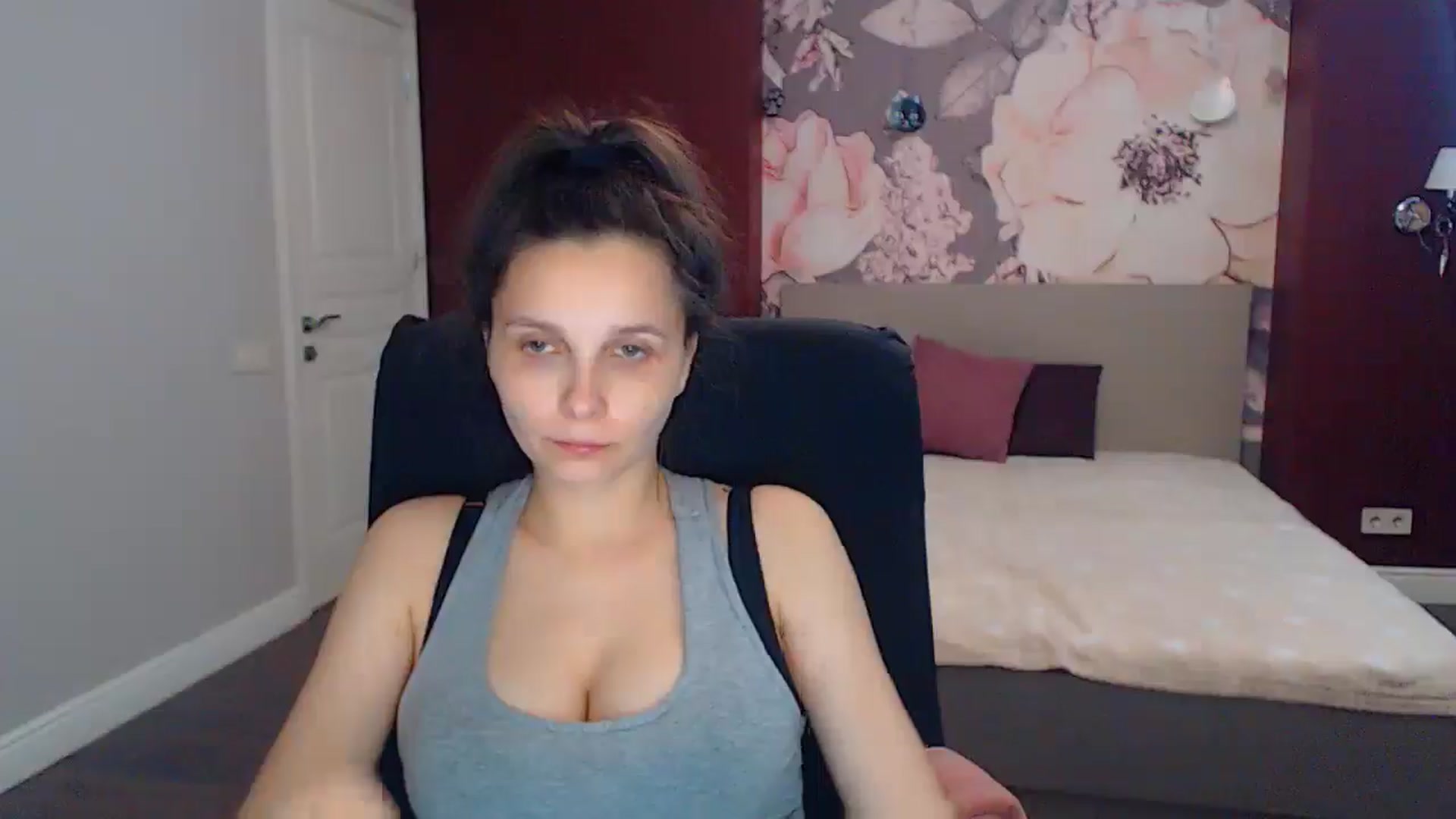 Gallery image thumbnail from Karina_Mils's myfreecams stream on, 07/14/2025, 10:43 image 16 of 20