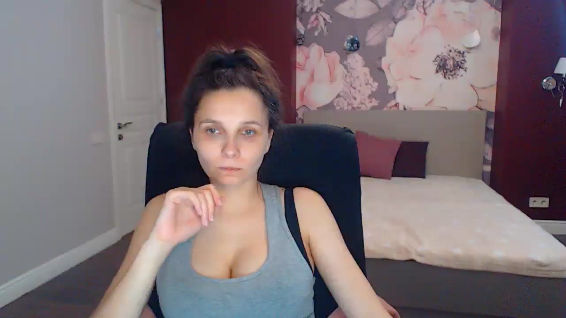 Gallery image thumbnail from Karina_Mils's myfreecams stream on, 07/14/2025, 10:43 image 14 of 20