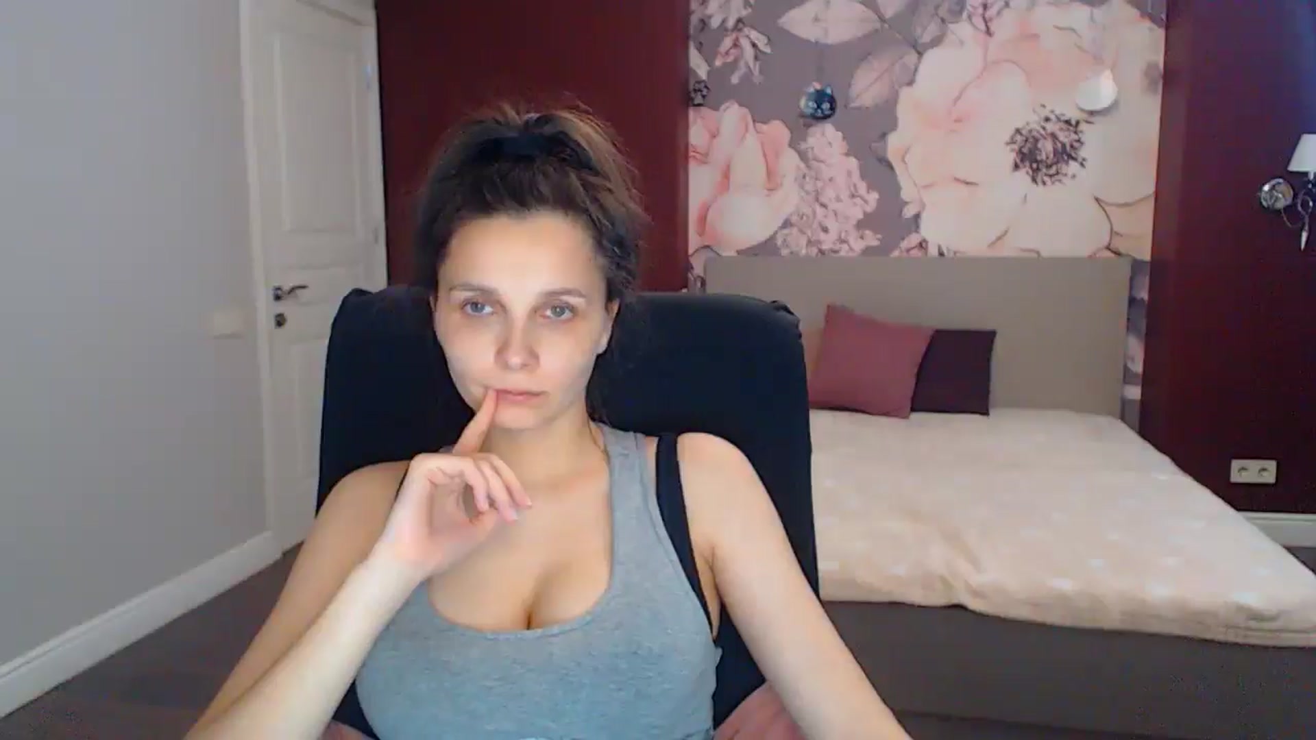 Gallery image thumbnail from Karina_Mils's myfreecams stream on, 07/14/2025, 10:43 image 3 of 20