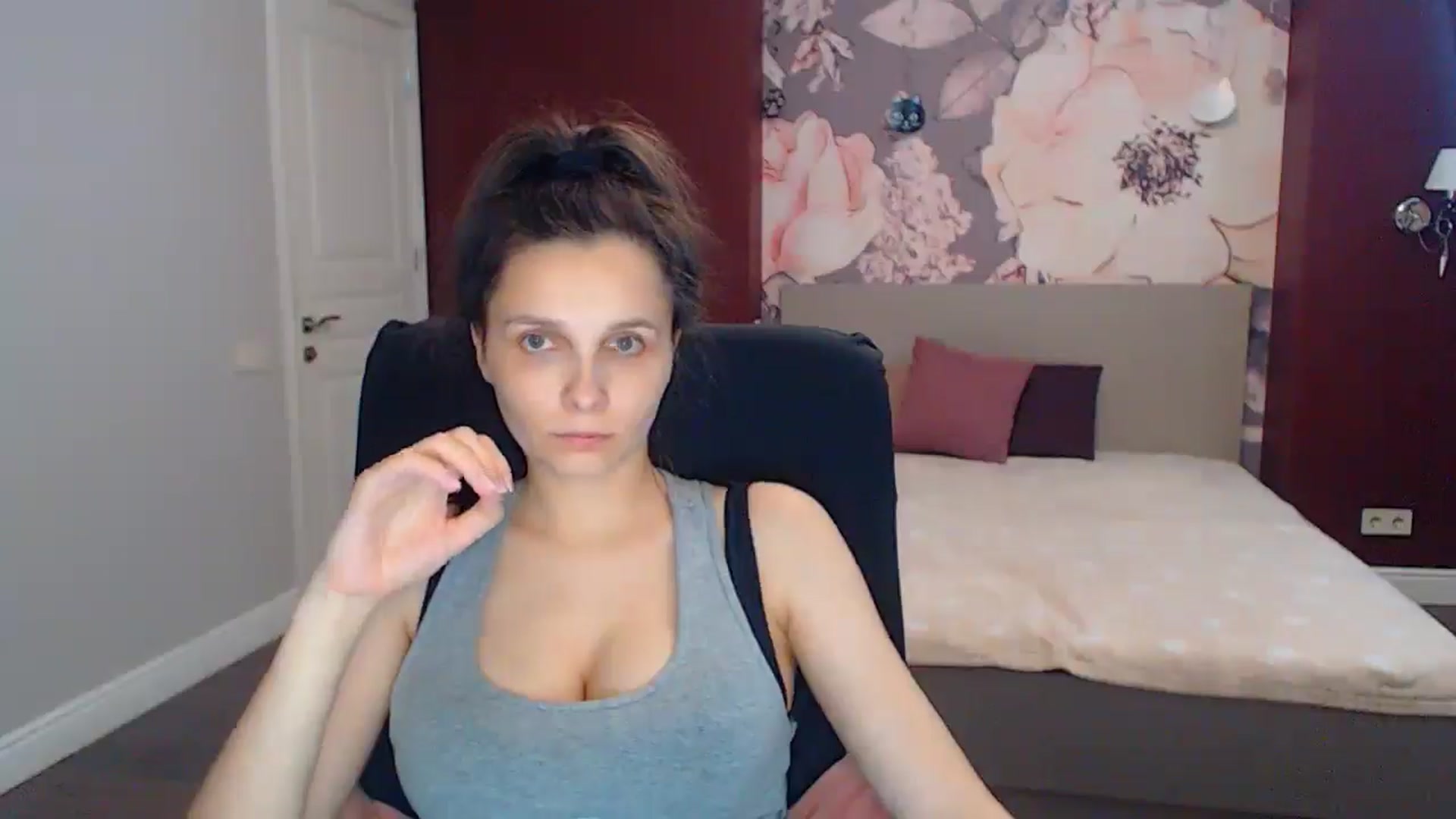 Gallery image thumbnail from Karina_Mils's myfreecams stream on, 07/14/2025, 10:43 image 4 of 20