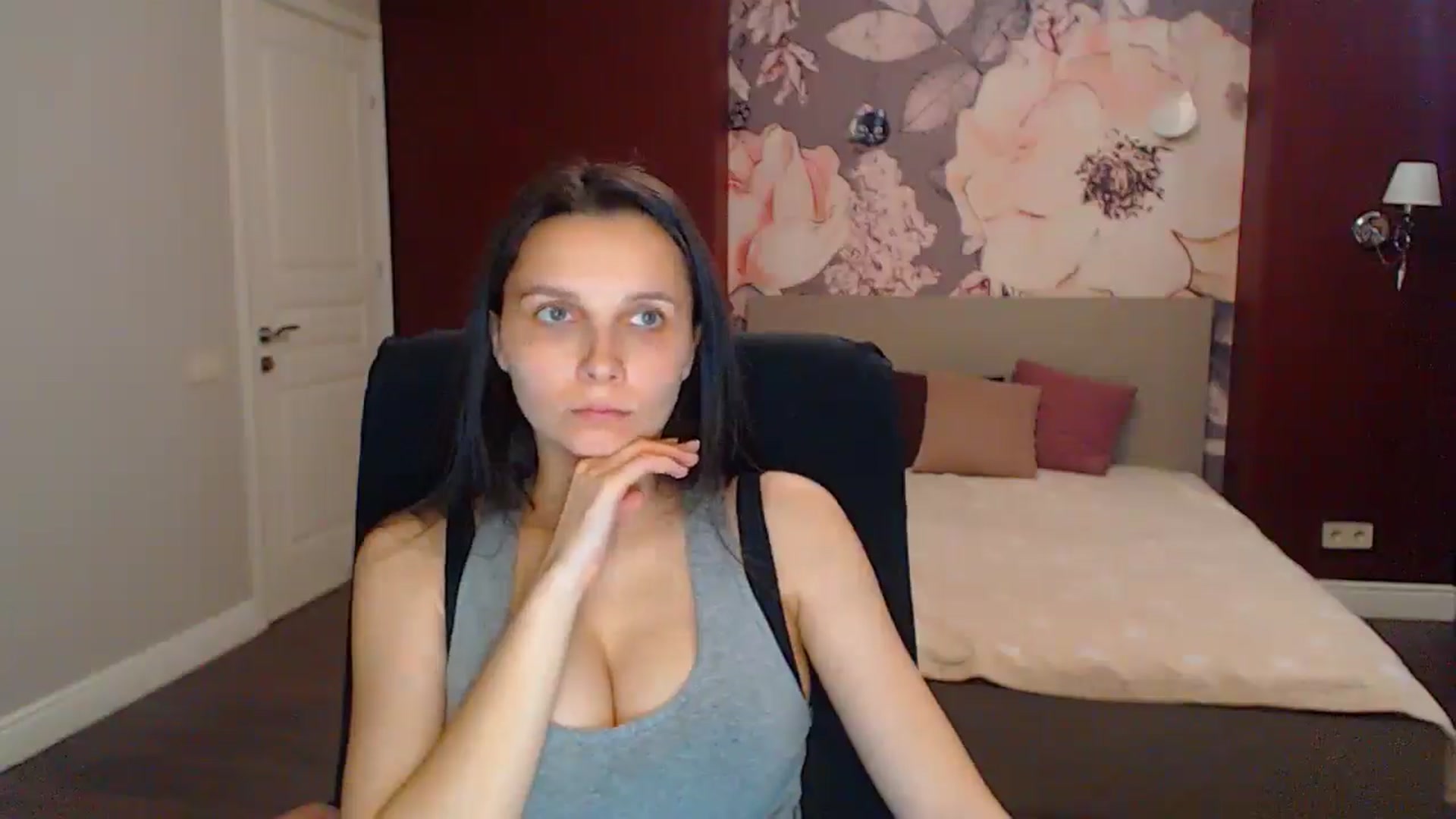 Gallery image thumbnail from Karina_Mils's myfreecams stream on, 07/18/2025, 17:02 image 14 of 20