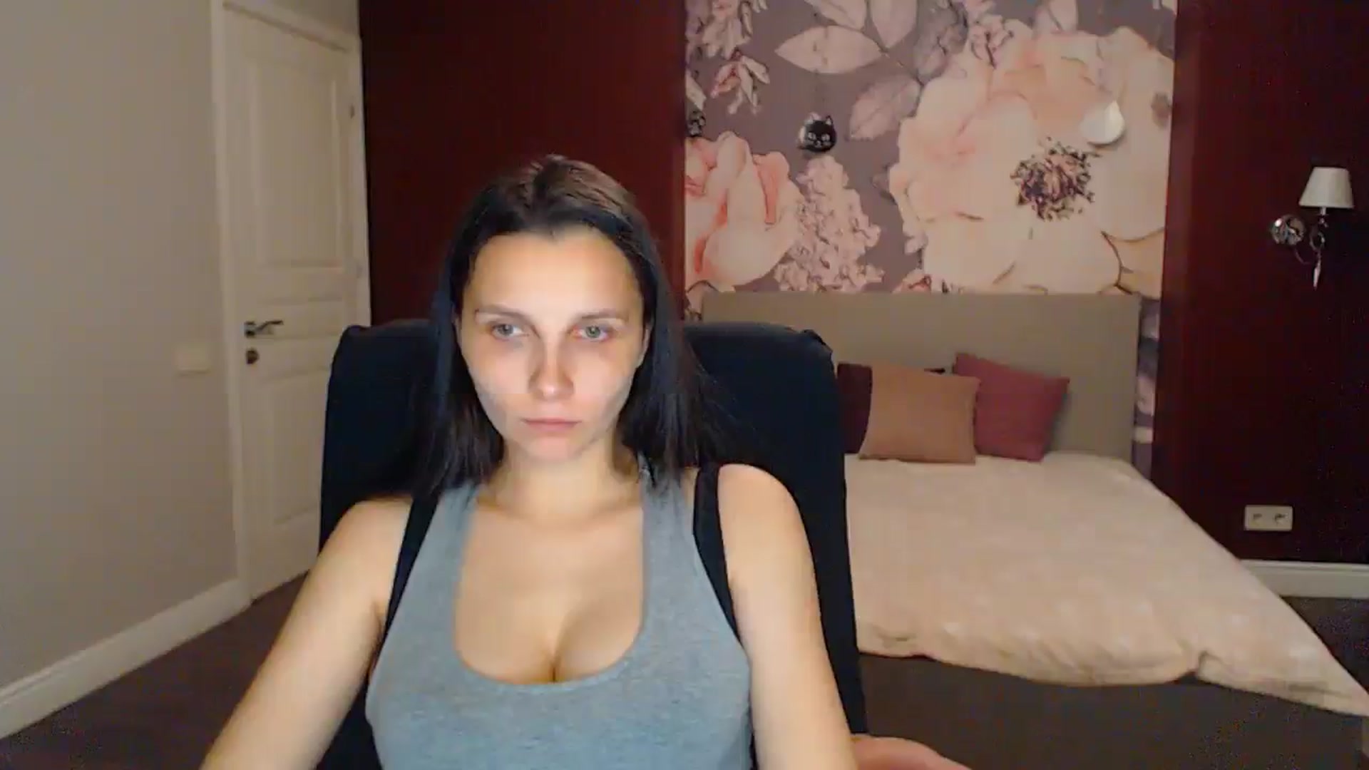 Gallery image thumbnail from Karina_Mils's myfreecams stream on, 07/18/2025, 18:04 image 16 of 20