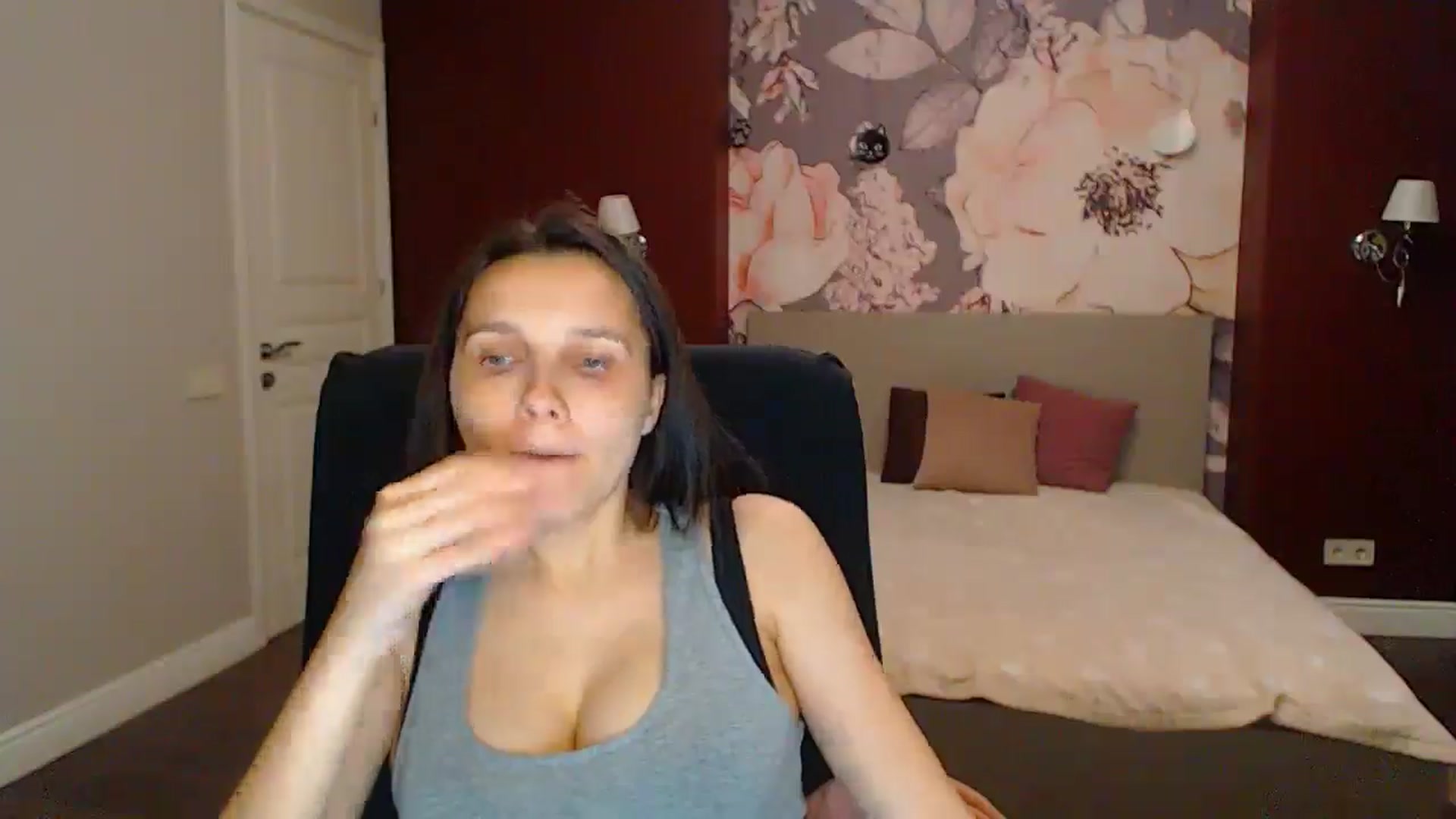 Gallery image thumbnail from Karina_Mils's myfreecams stream on, 07/18/2025, 18:04 image 4 of 20