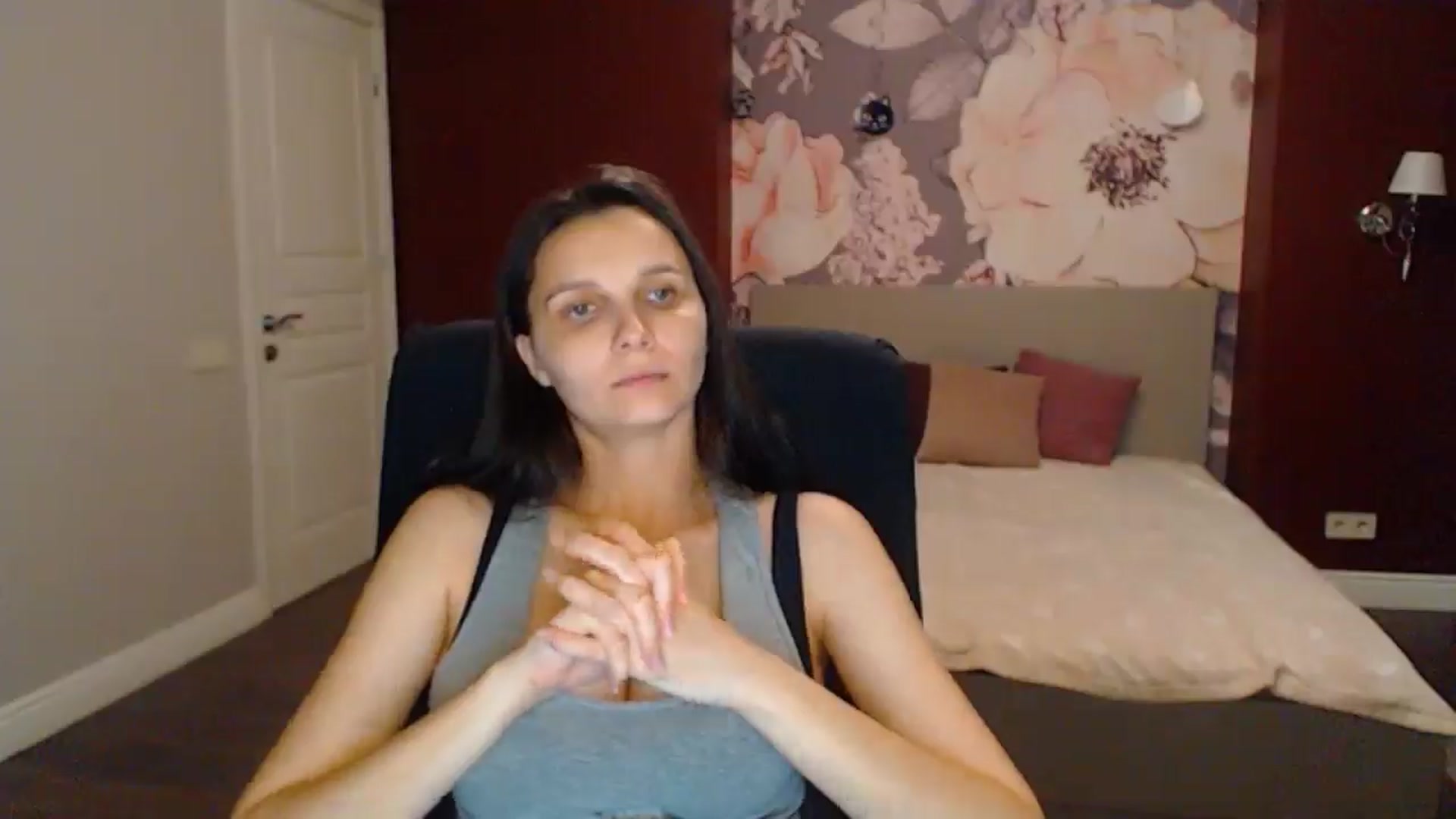 Gallery image thumbnail from Karina_Mils's myfreecams stream on, 07/18/2025, 19:48 image 14 of 20