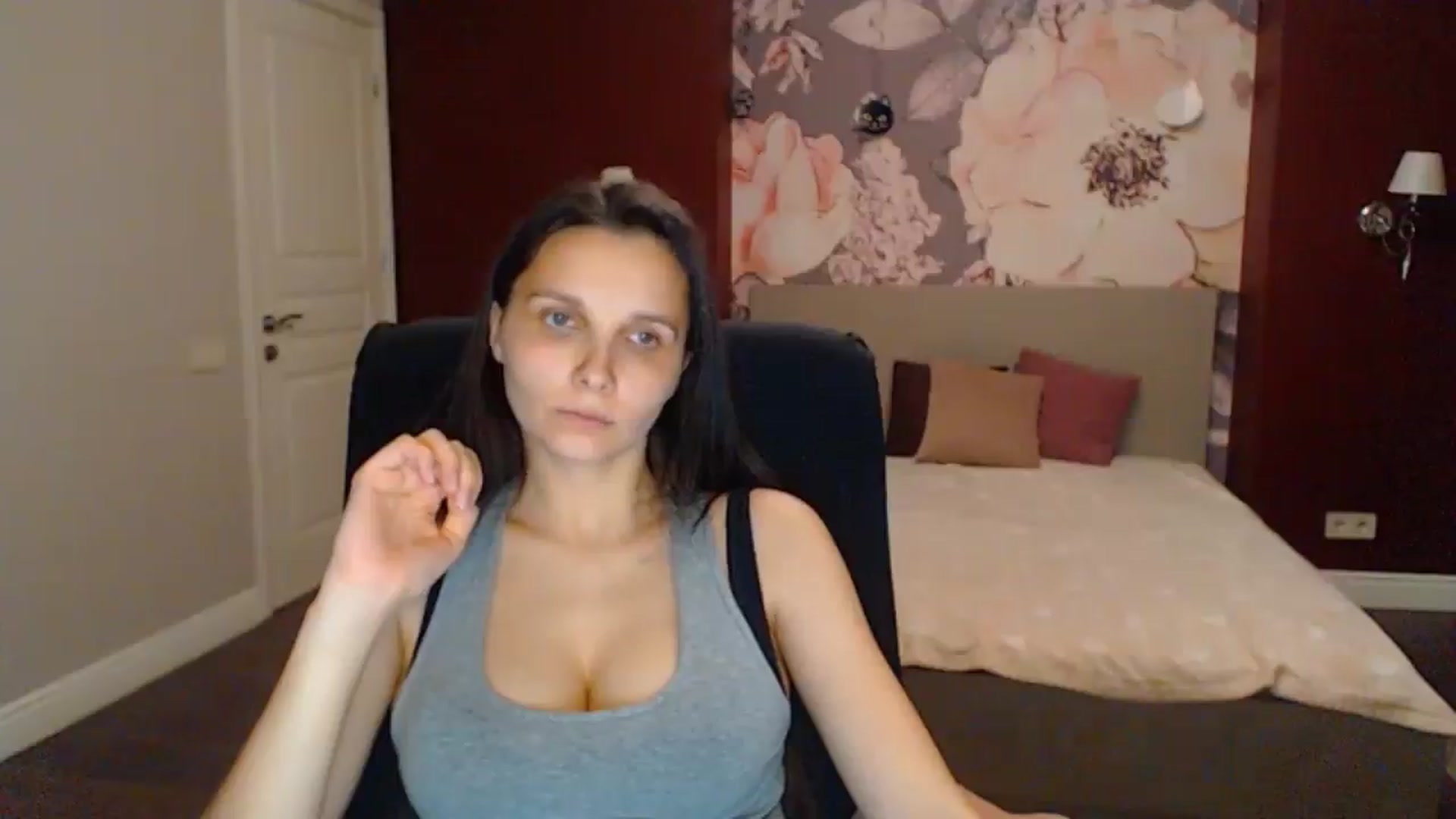 Gallery image thumbnail from Karina_Mils's myfreecams stream on, 07/18/2025, 19:48 image 15 of 20