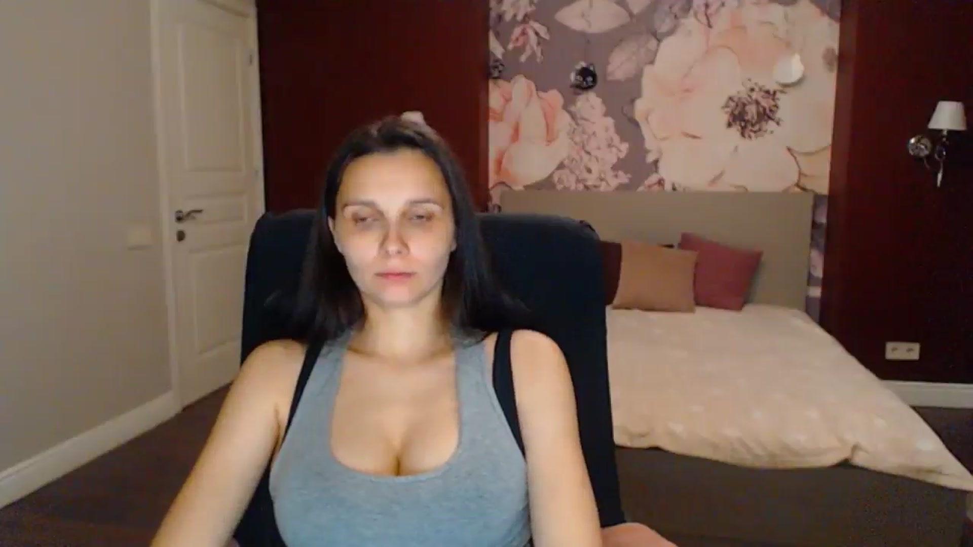 Gallery image thumbnail from Karina_Mils's myfreecams stream on, 07/18/2025, 19:48 image 16 of 20