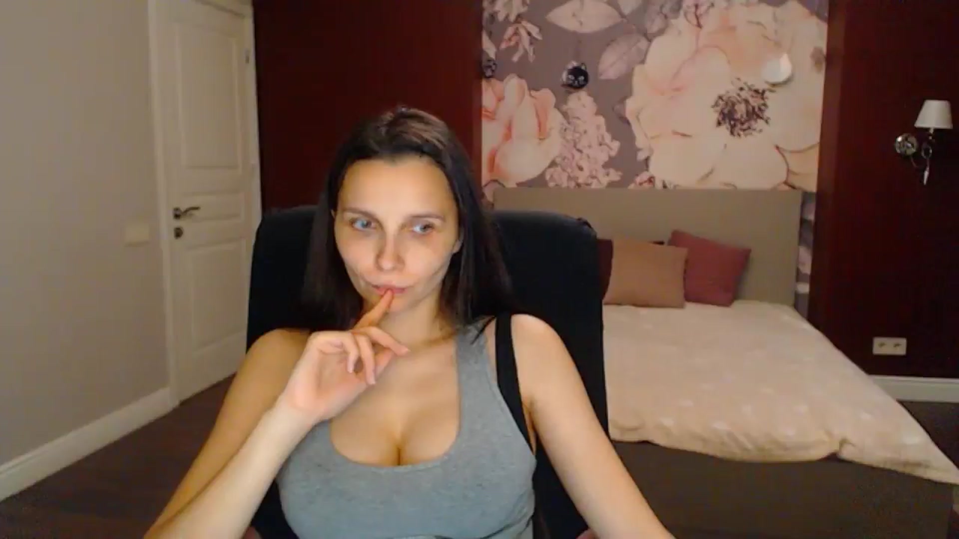 Gallery image thumbnail from Karina_Mils's myfreecams stream on, 07/18/2025, 19:48 image 6 of 20