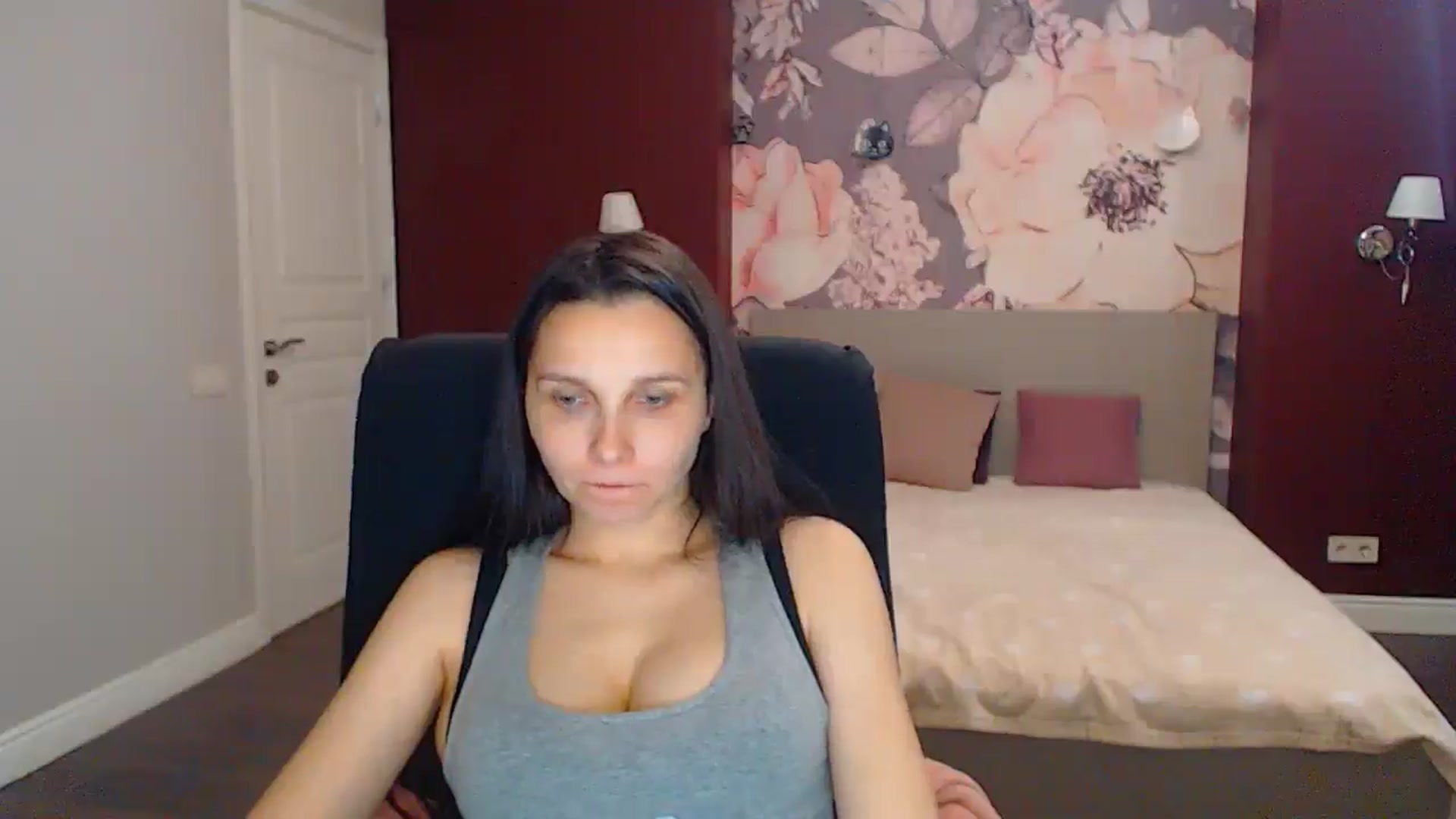 Gallery image thumbnail from Karina_Mils's myfreecams stream on, 07/19/2025, 15:58 image 4 of 20
