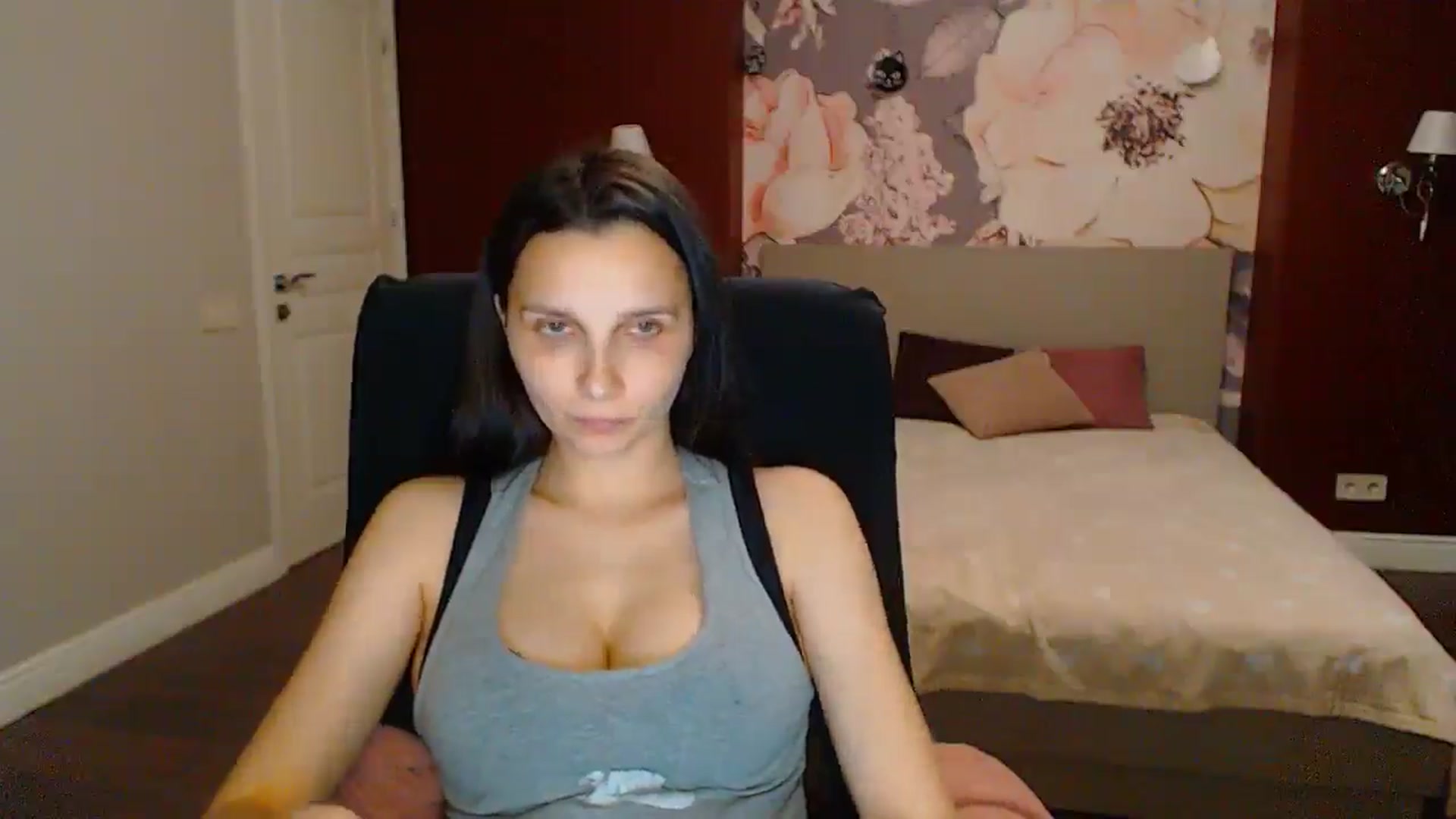 Gallery image thumbnail from Karina_Mils's myfreecams stream on, 07/19/2025, 18:28 image 10 of 20