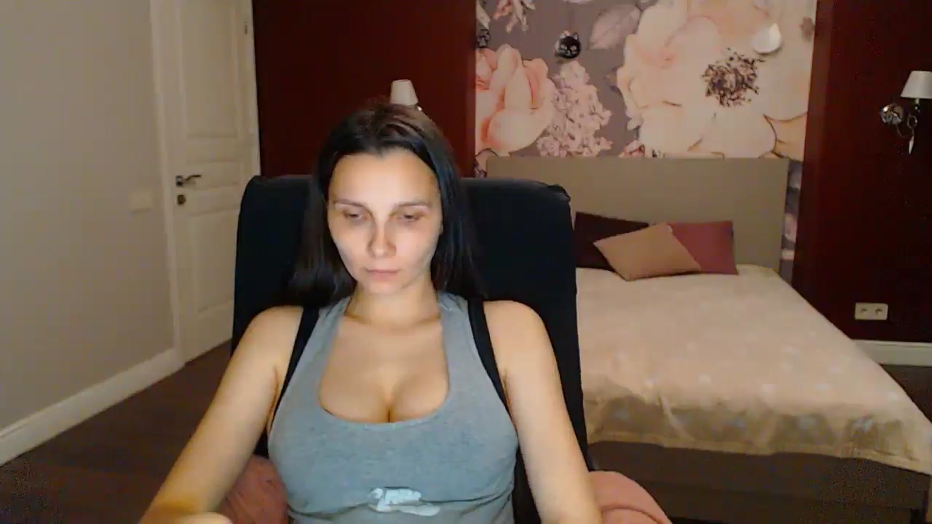 Gallery image thumbnail from Karina_Mils's myfreecams stream on, 07/19/2025, 18:28 image 13 of 20