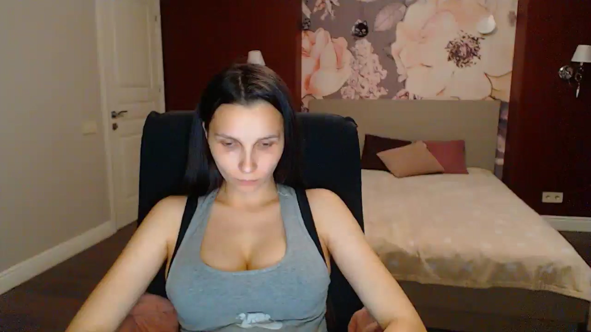 Gallery image thumbnail from Karina_Mils's myfreecams stream on, 07/19/2025, 18:28 image 12 of 20