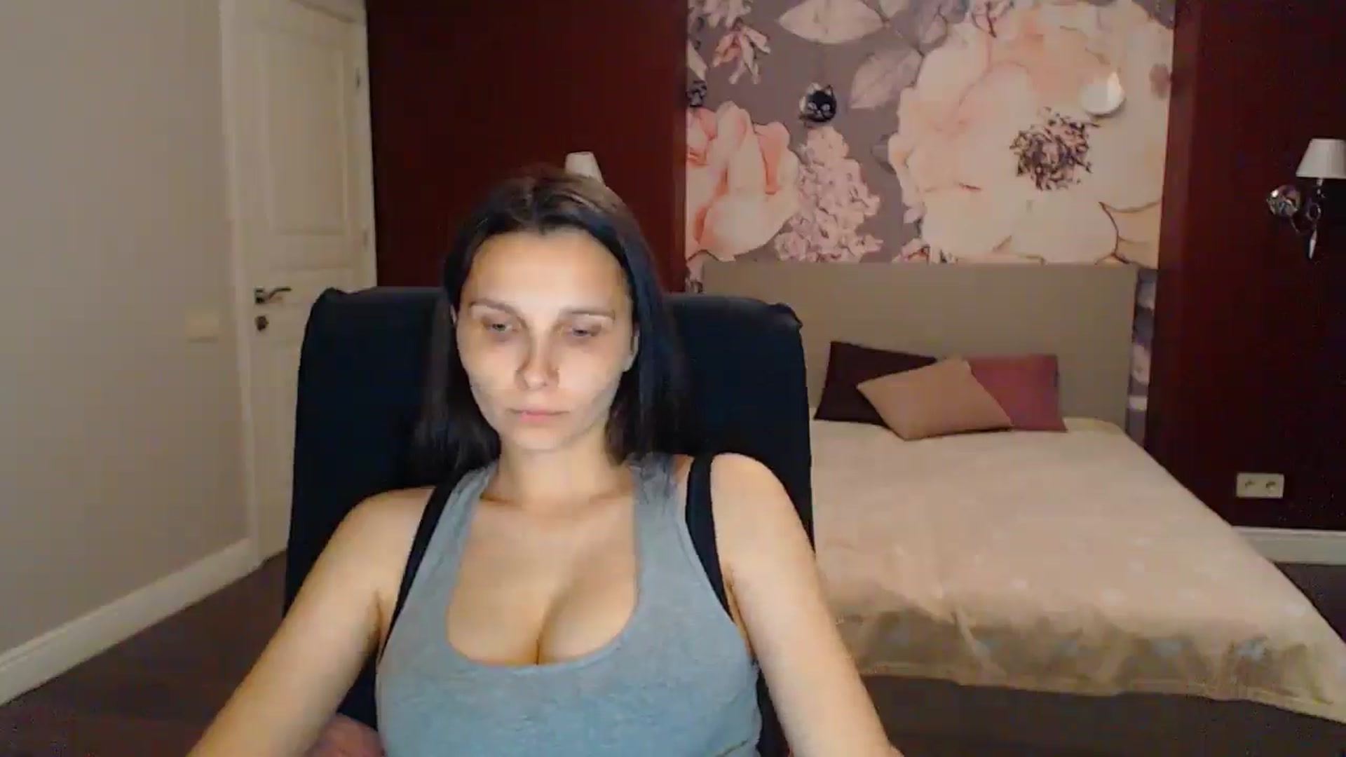 Gallery image thumbnail from Karina_Mils's myfreecams stream on, 07/19/2025, 18:28 image 6 of 20
