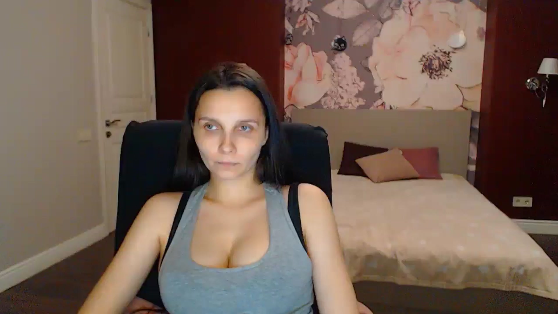 Gallery image thumbnail from Karina_Mils's myfreecams stream on, 07/19/2025, 18:28 image 1 of 20