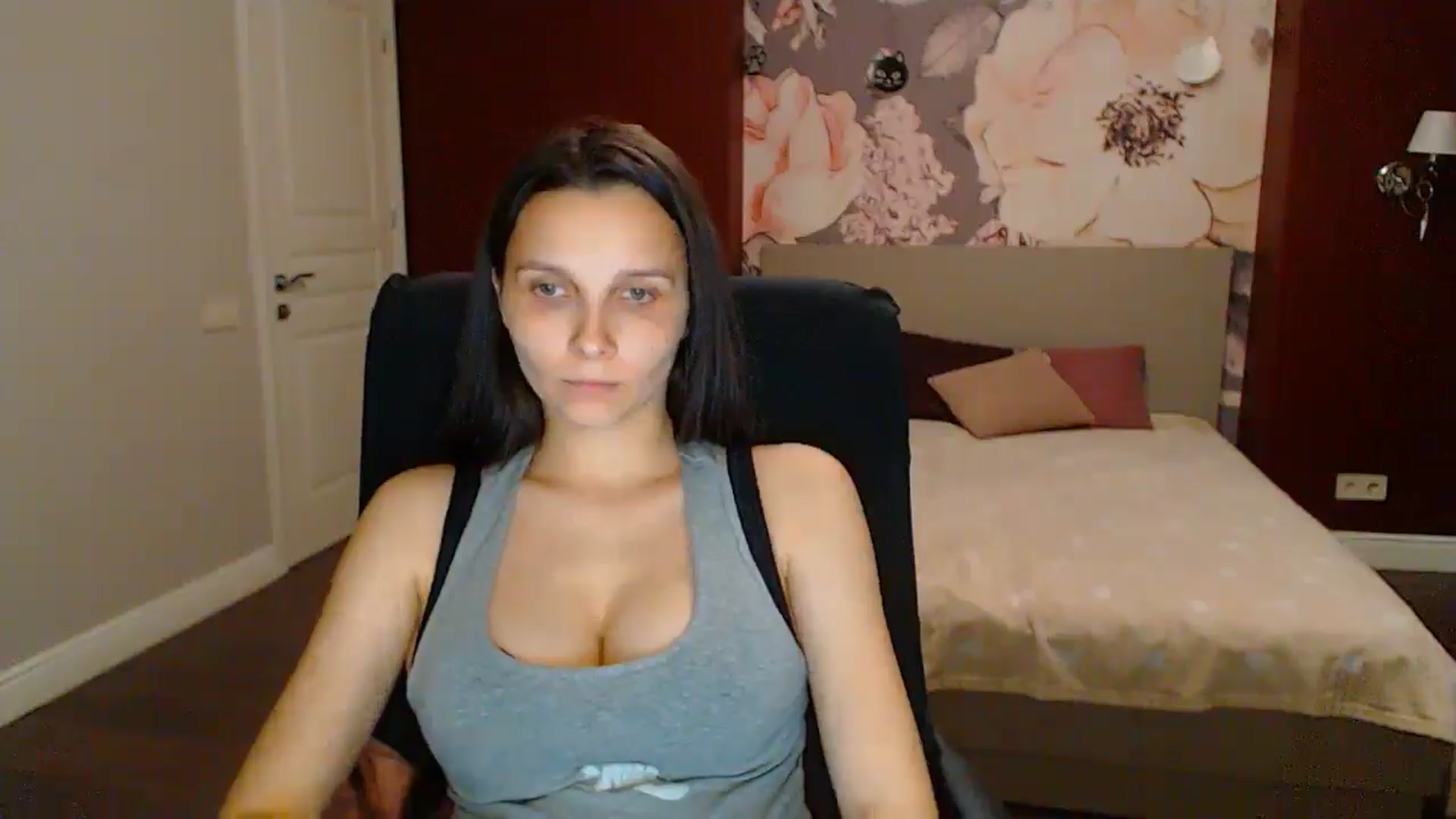Gallery image thumbnail from Karina_Mils's myfreecams stream on, 07/19/2025, 18:28 image 16 of 20
