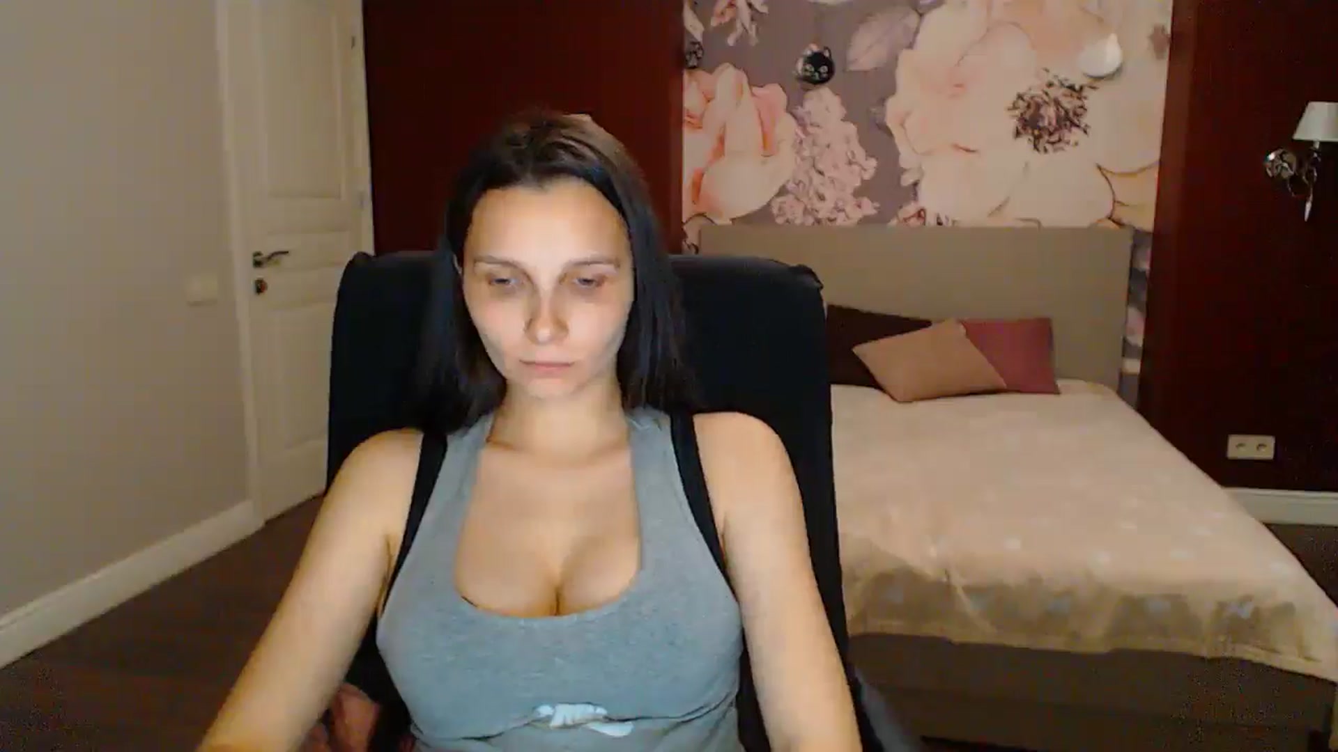 Gallery image thumbnail from Karina_Mils's myfreecams stream on, 07/19/2025, 18:28 image 17 of 20