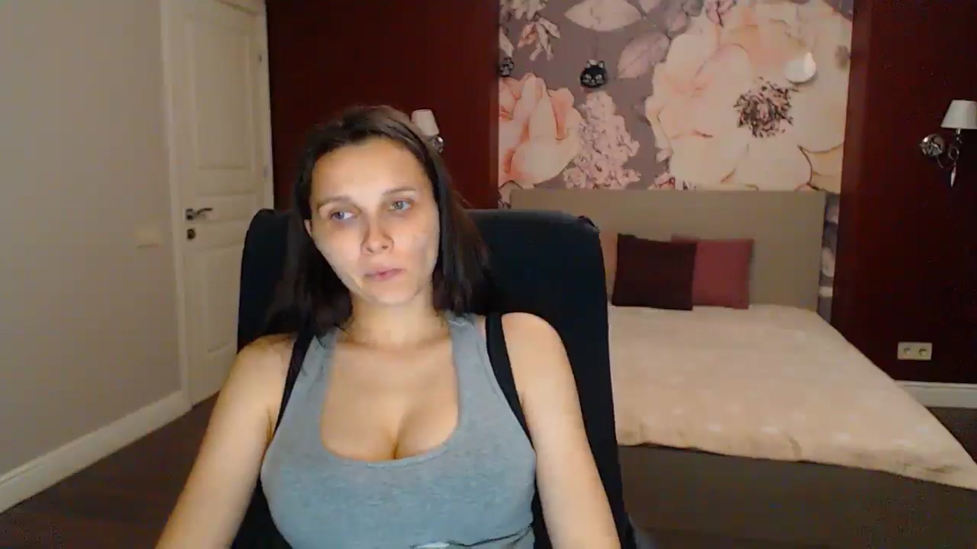 Gallery image thumbnail from Karina_Mils's myfreecams stream on, 07/20/2025, 18:32 image 14 of 20