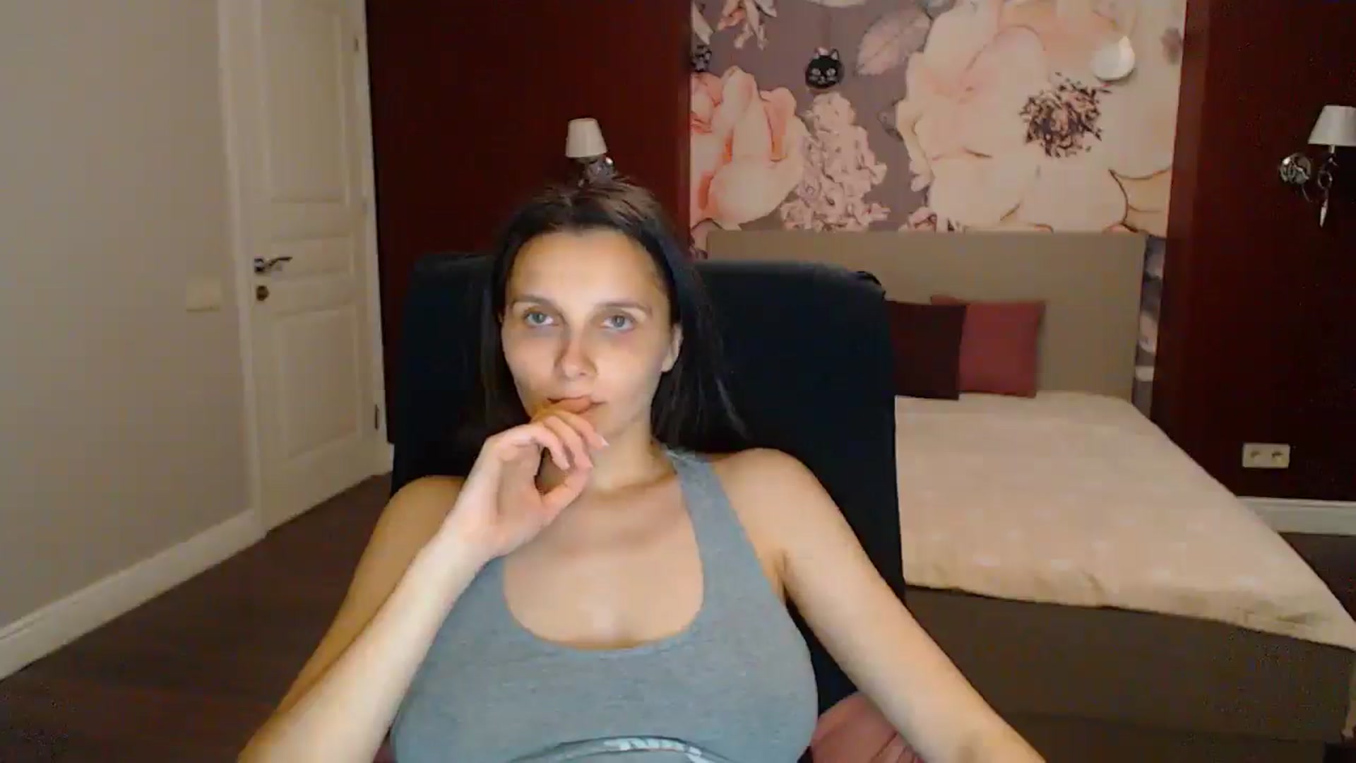 Gallery image thumbnail from Karina_Mils's myfreecams stream on, 07/20/2025, 18:55 image 4 of 20