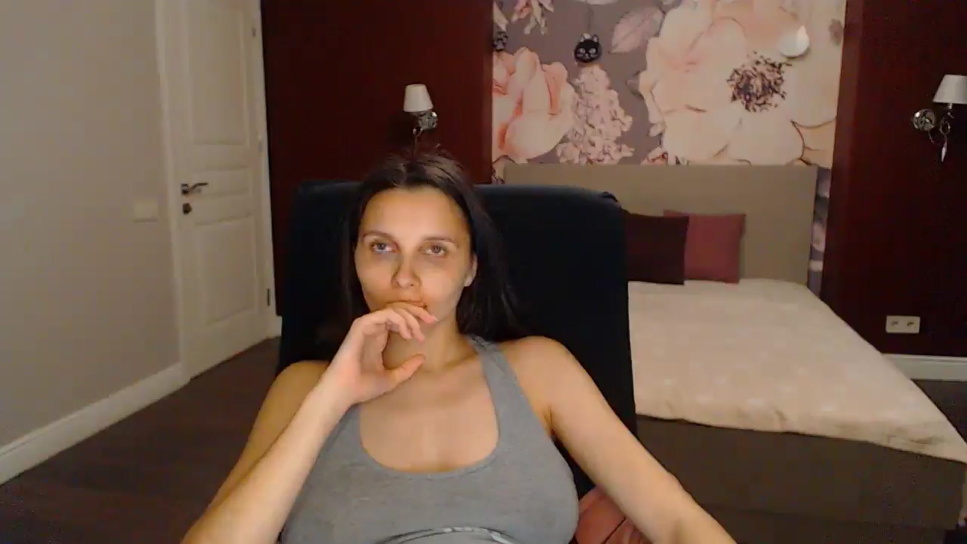 Gallery image thumbnail from Karina_Mils's myfreecams stream on, 07/20/2025, 18:55 image 16 of 20
