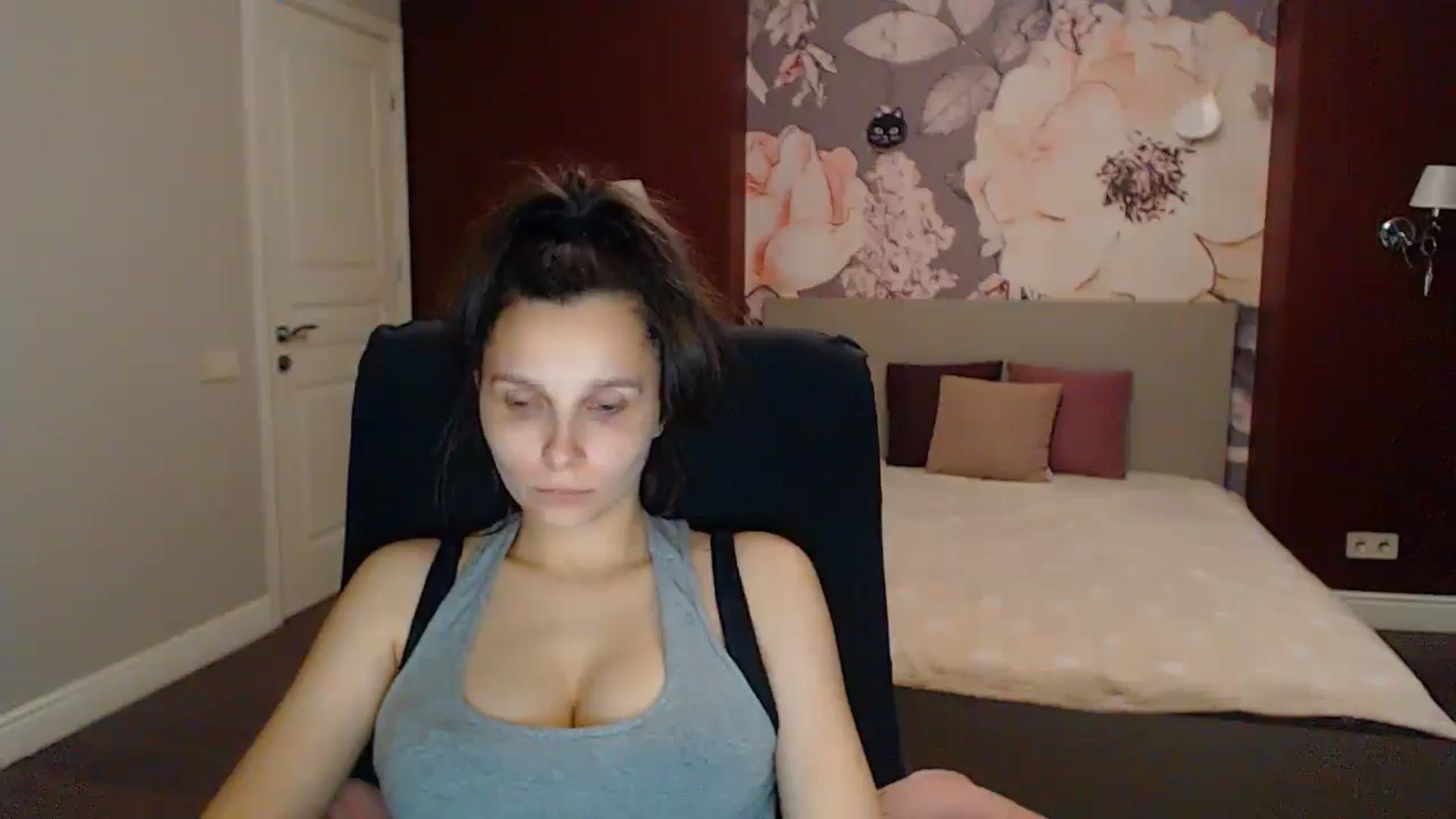 Gallery image thumbnail from Karina_Mils's myfreecams stream on, 07/26/2025, 17:58 image 16 of 20
