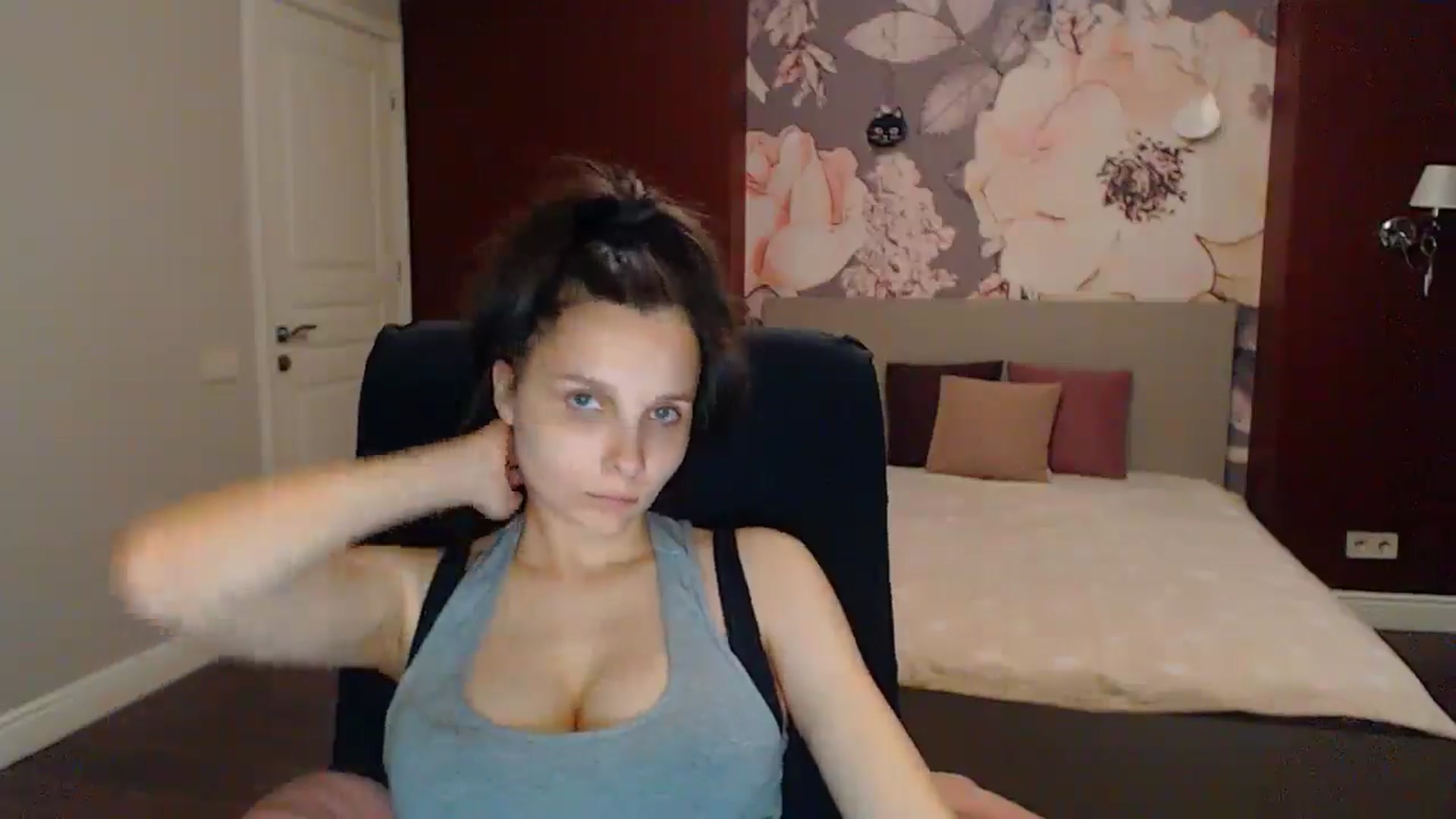 Gallery image thumbnail from Karina_Mils's myfreecams stream on, 07/26/2025, 17:58 image 15 of 20