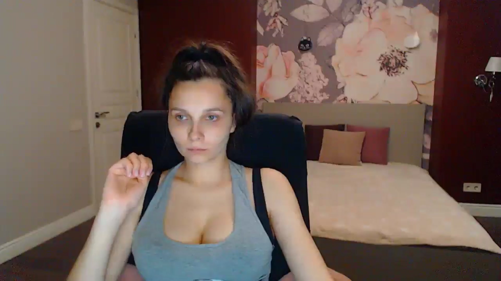 Gallery image thumbnail from Karina_Mils's myfreecams stream on, 07/26/2025, 17:58 image 7 of 20