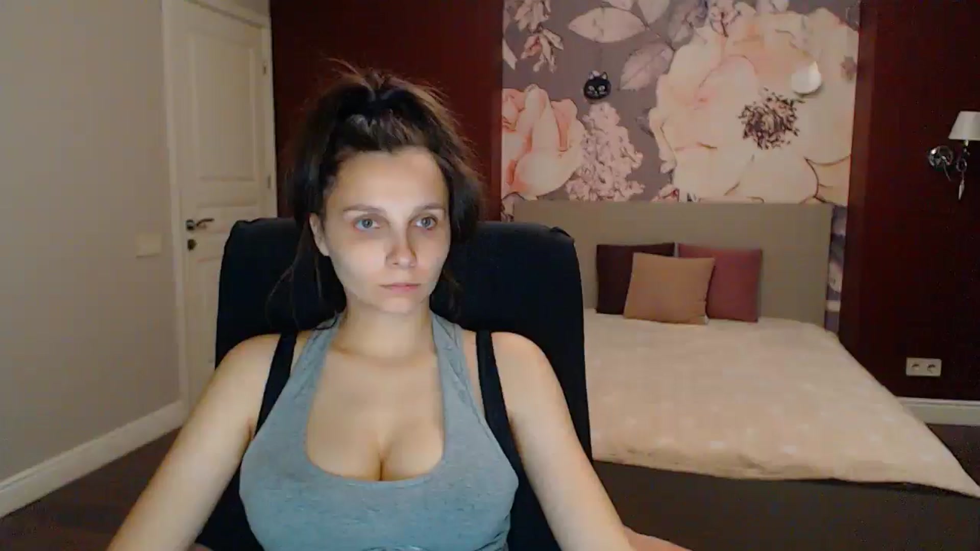 Gallery image thumbnail from Karina_Mils's myfreecams stream on, 07/26/2025, 17:58 image 17 of 20