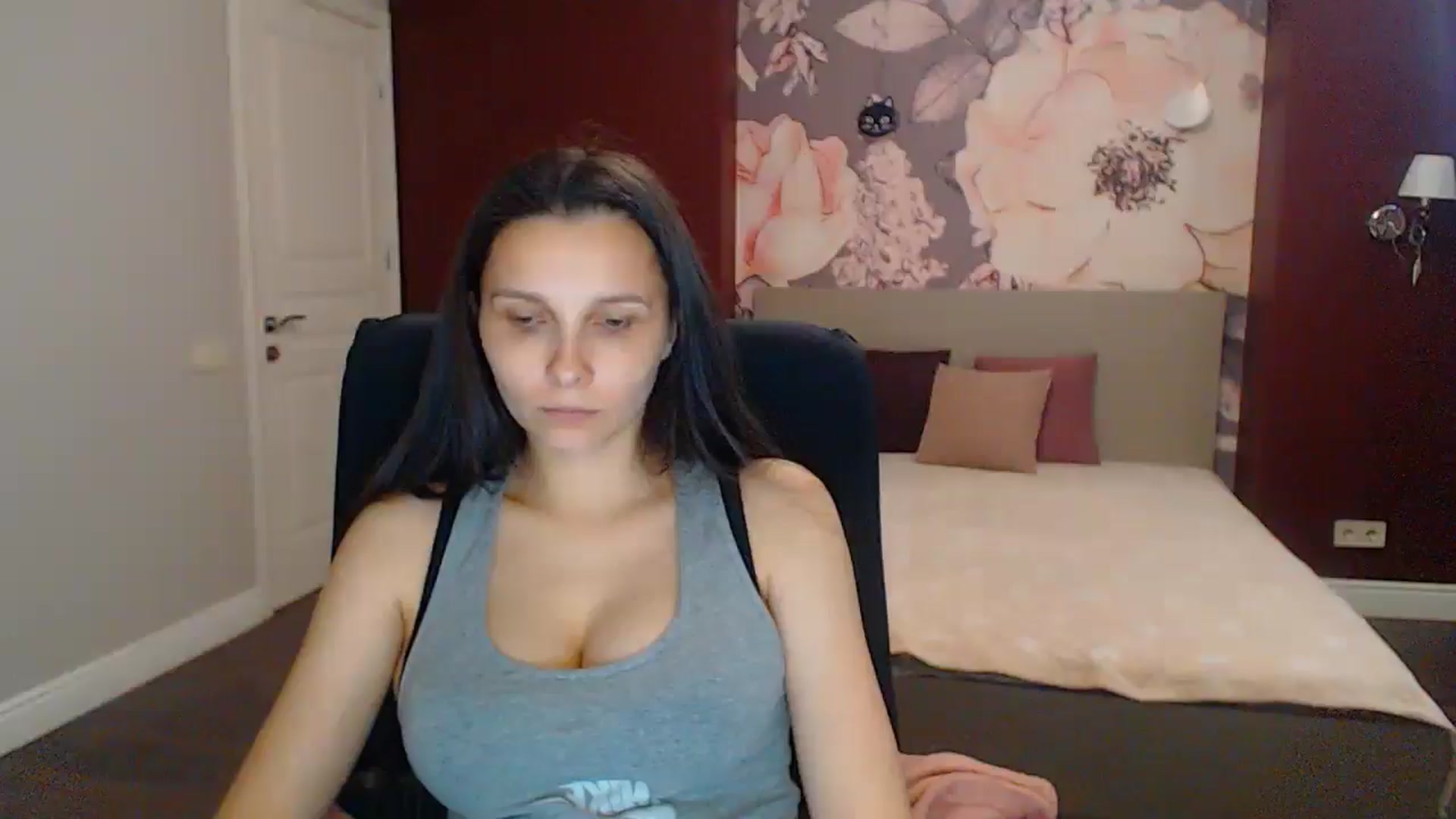Gallery image thumbnail from Karina_Mils's myfreecams stream on, 07/27/2025, 16:06 image 16 of 20