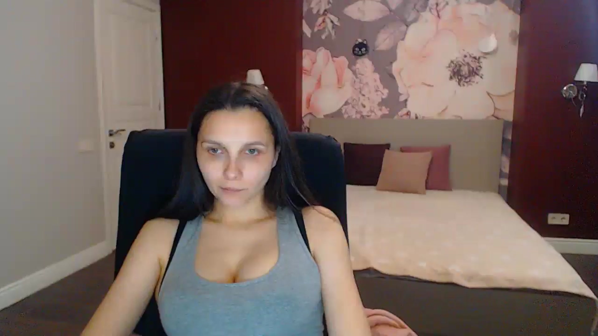 Gallery image thumbnail from Karina_Mils's myfreecams stream on, 07/27/2025, 16:06 image 10 of 20