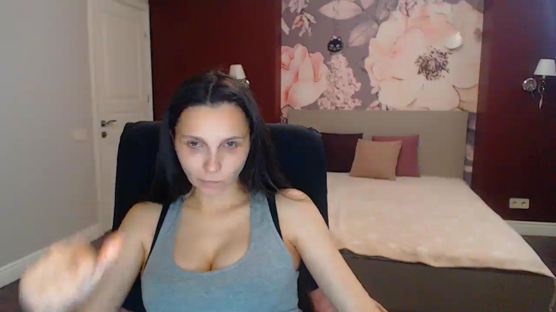 Gallery image thumbnail from Karina_Mils's myfreecams stream on, 07/27/2025, 16:06 image 6 of 20