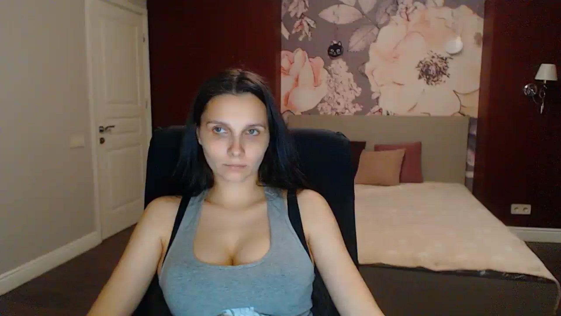 Gallery image thumbnail from Karina_Mils's myfreecams stream on, 07/27/2025, 18:32 image 12 of 20