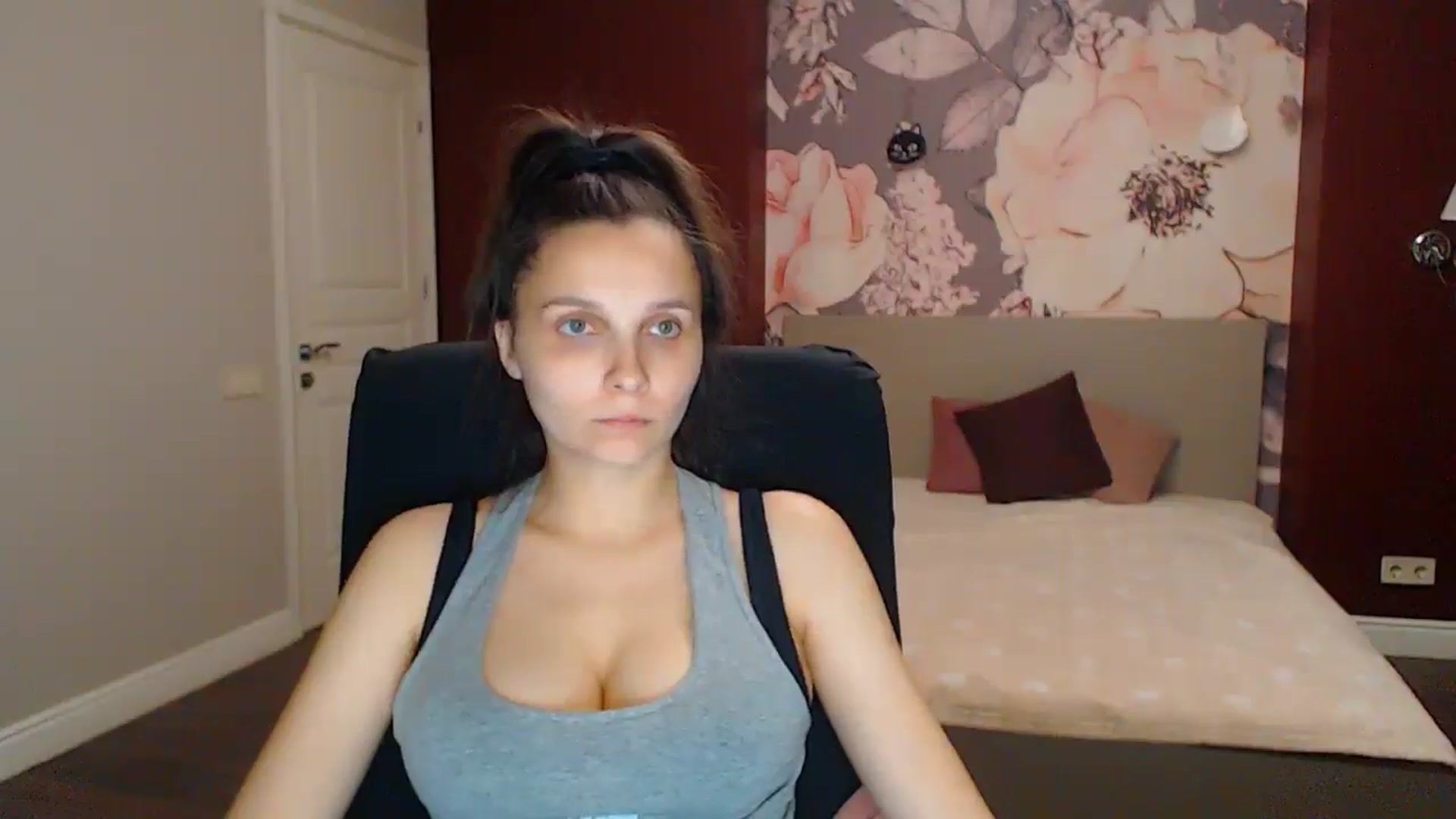 Gallery image thumbnail from Karina_Mils's myfreecams stream on, 08/01/2025, 17:43 image 9 of 20