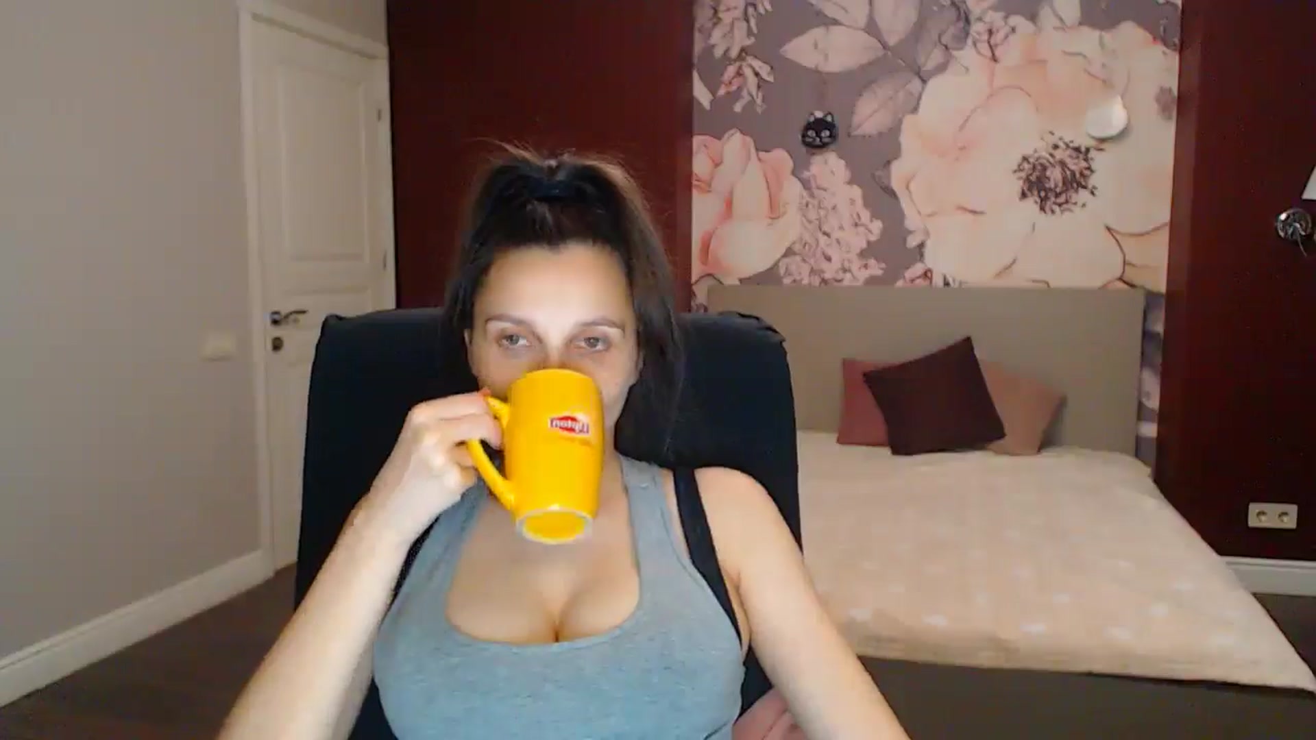 Gallery image thumbnail from Karina_Mils's myfreecams stream on, 08/01/2025, 17:43 image 4 of 20