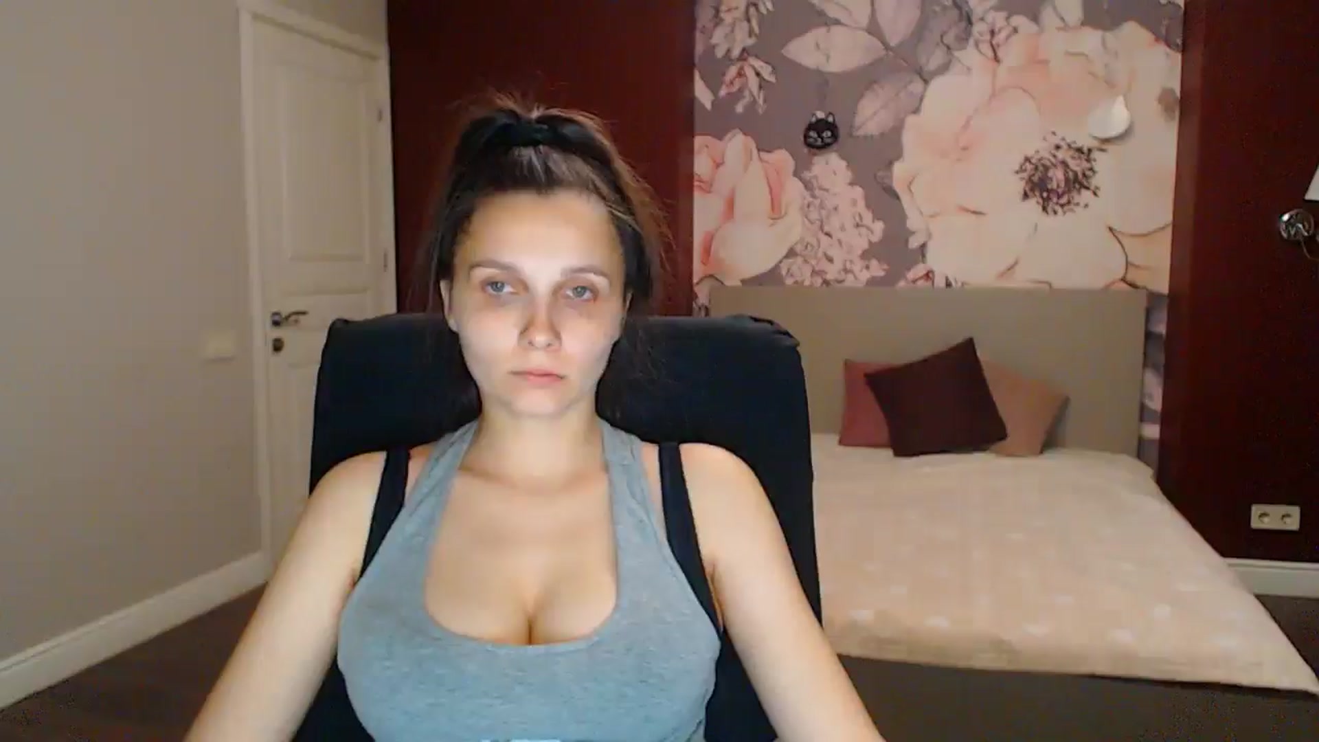 Gallery image thumbnail from Karina_Mils's myfreecams stream on, 08/01/2025, 17:43 image 17 of 20