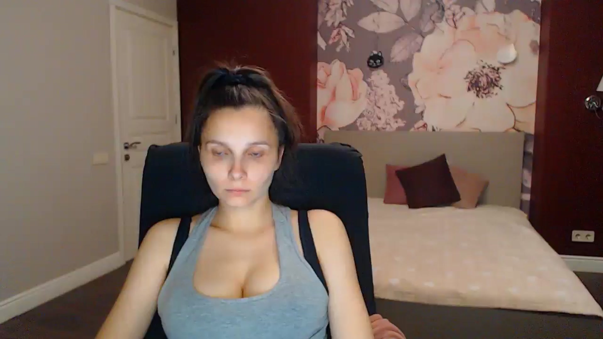 Gallery image thumbnail from Karina_Mils's myfreecams stream on, 08/01/2025, 17:43 image 14 of 20