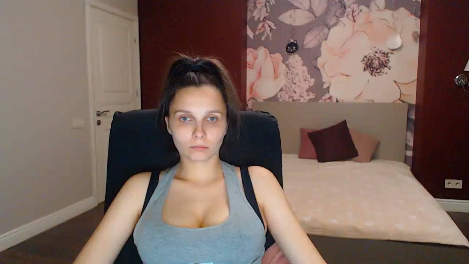 Gallery image thumbnail from Karina_Mils's myfreecams stream on, 08/01/2025, 17:43 image 5 of 20